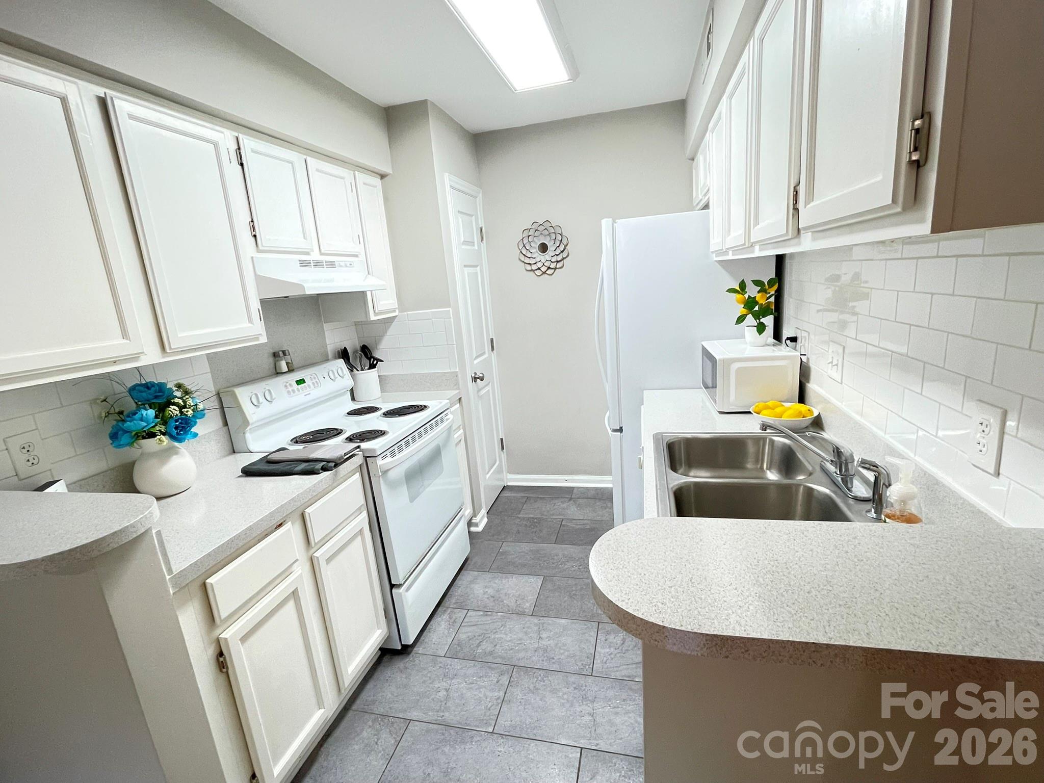 7236 Winery Lane Property Photo 8