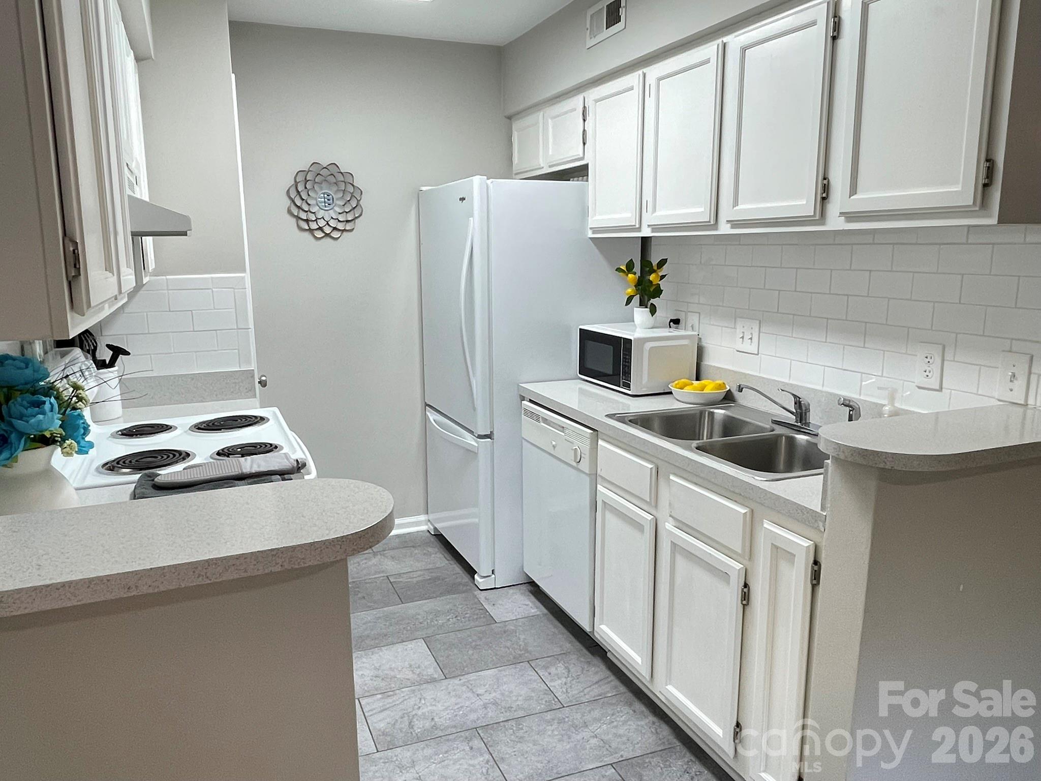 7236 Winery Lane Property Photo 9