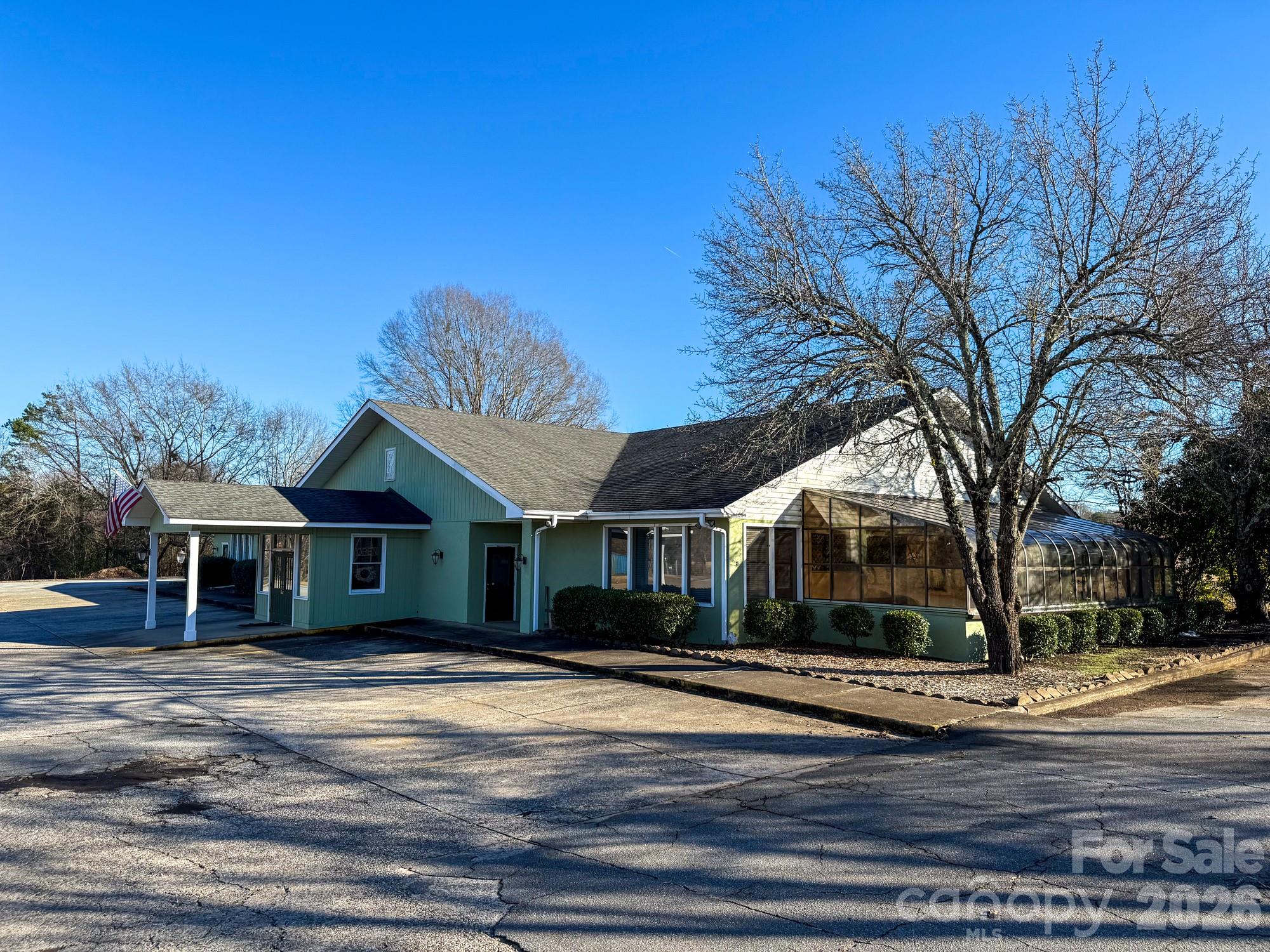 619 Oakland Road Property Photo 1