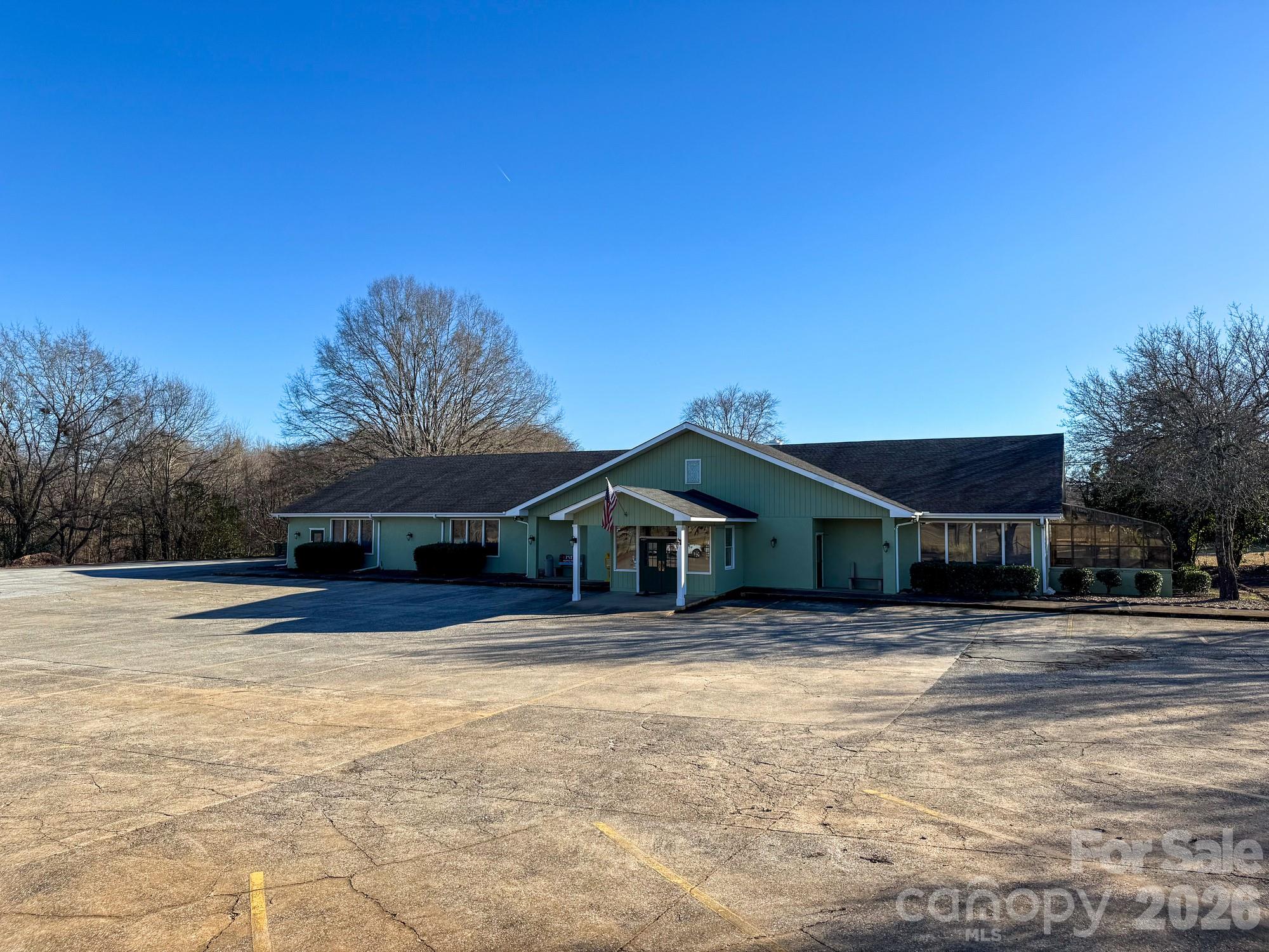 619 Oakland Road Property Photo 2