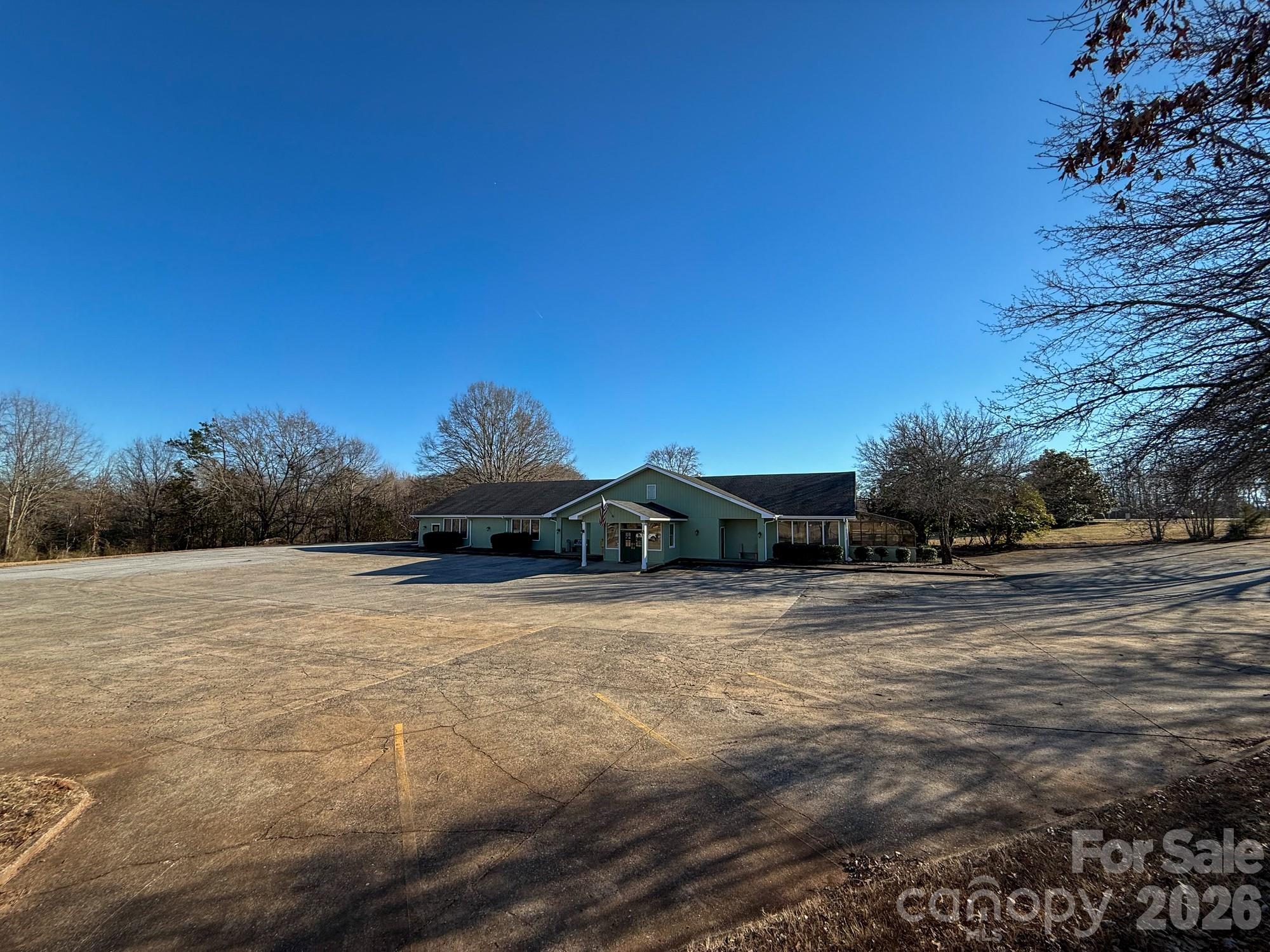 619 Oakland Road Property Photo 3