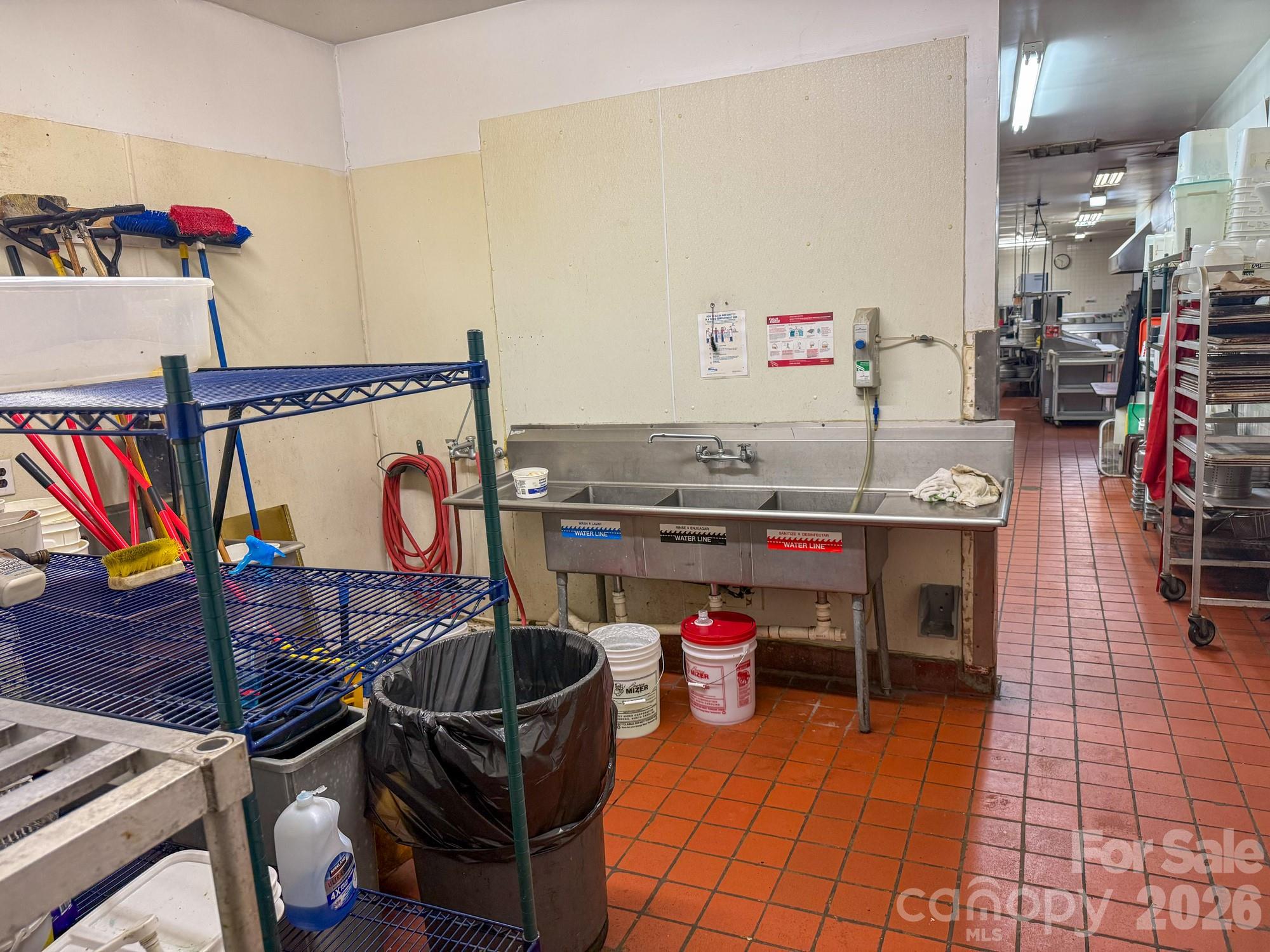 619 Oakland Road Property Photo 13