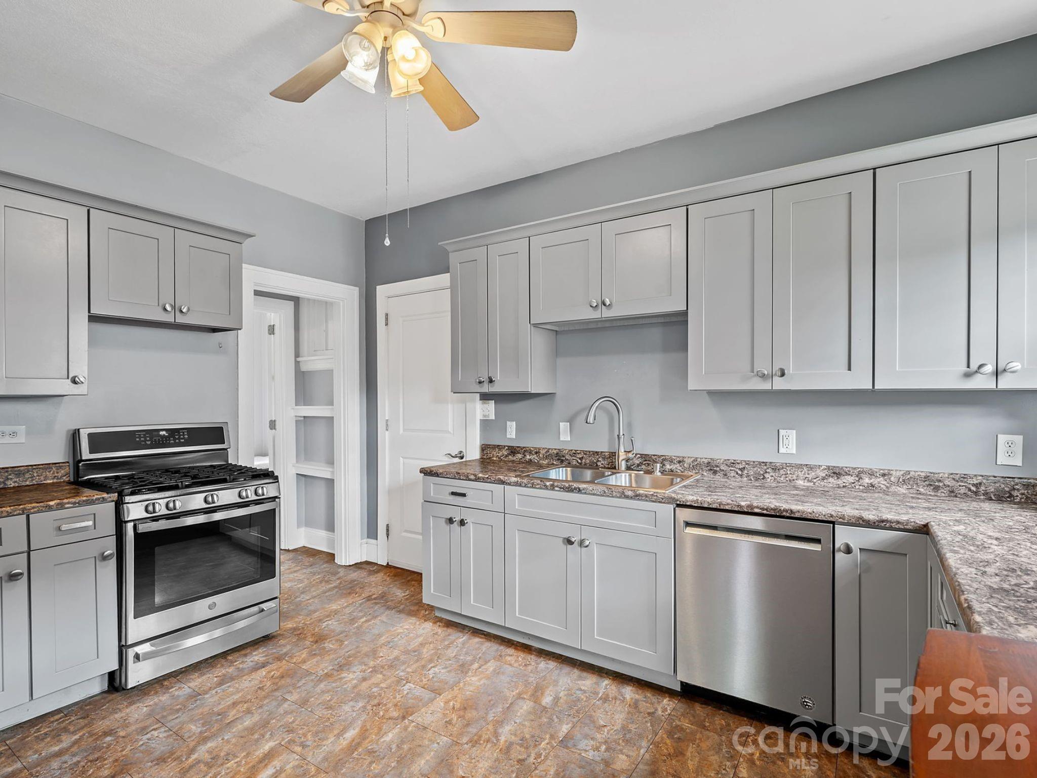 221 Summit Street Property Photo 1