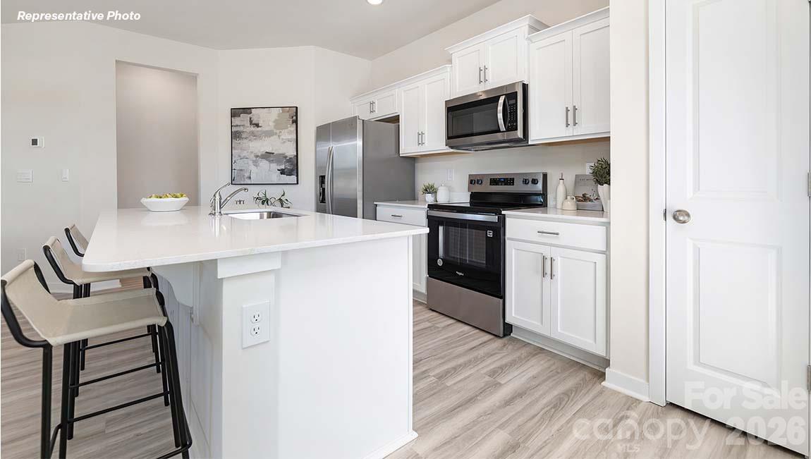 108 Parmiter Way E Property Photo 4