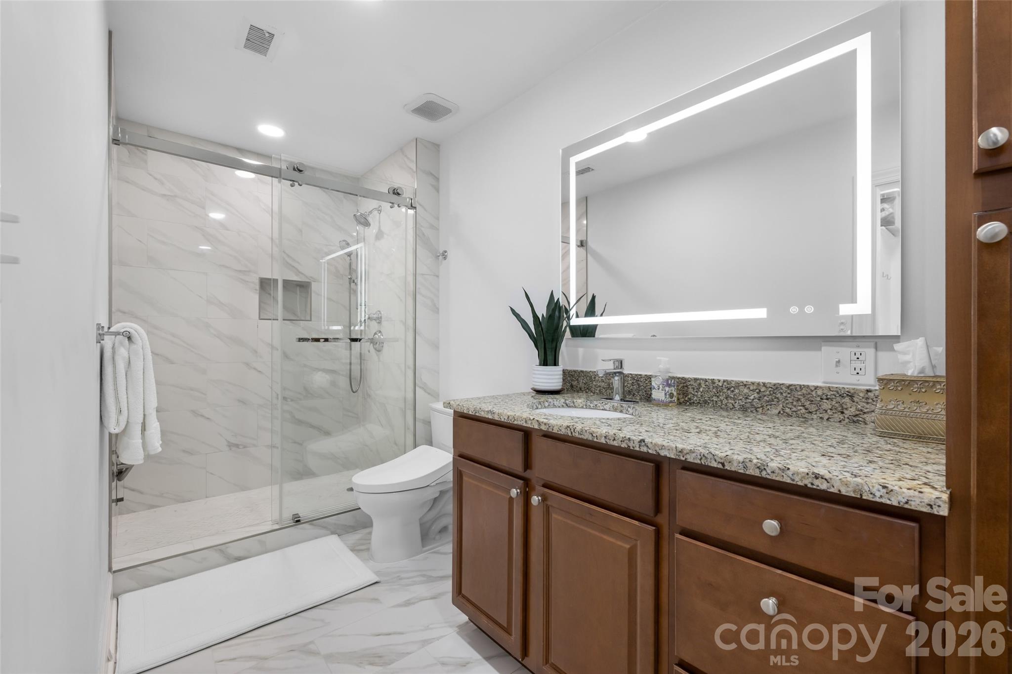 300 N Fulton Street 24 Property Photo 4