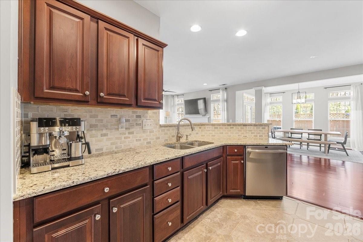 2301 Whitford Lane Property Photo 4