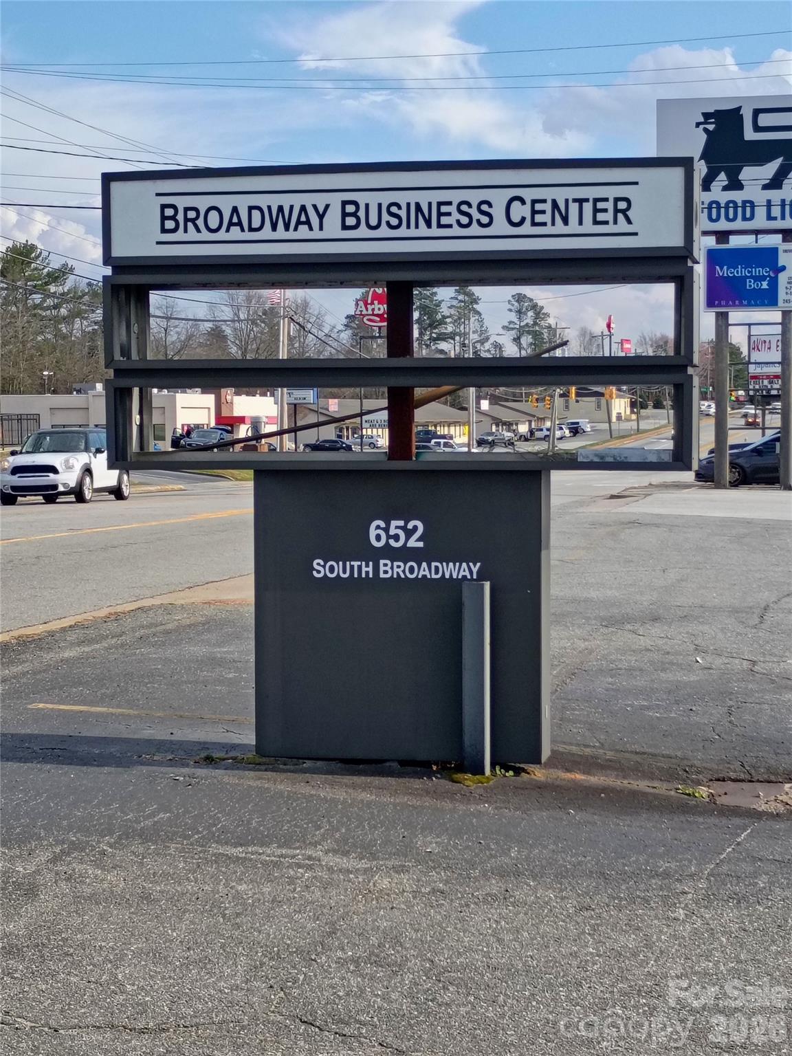 632,644,652 S Broadway Street Property Photo 10