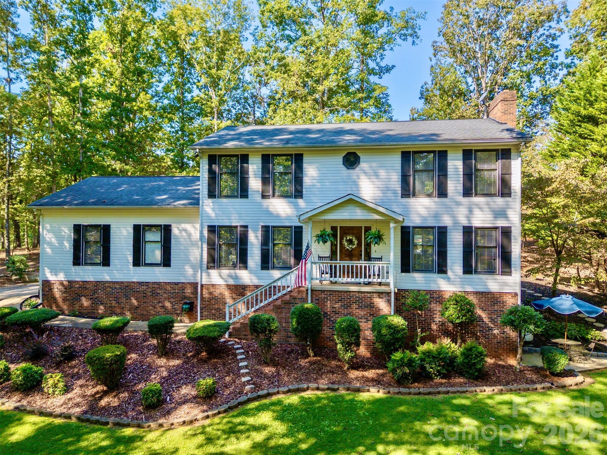 379 Moss Drive Property Photo 1