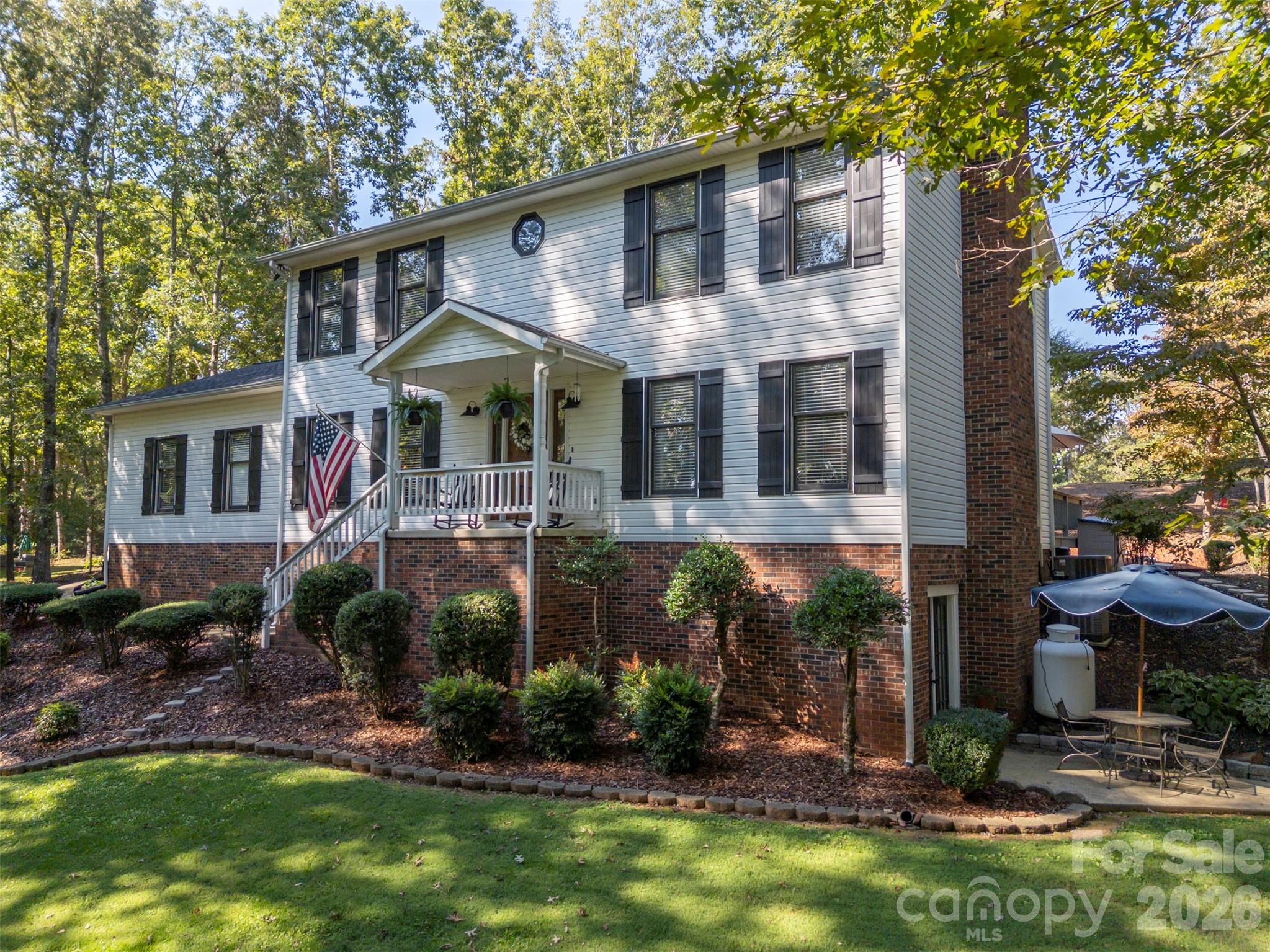 379 Moss Drive Property Photo 2