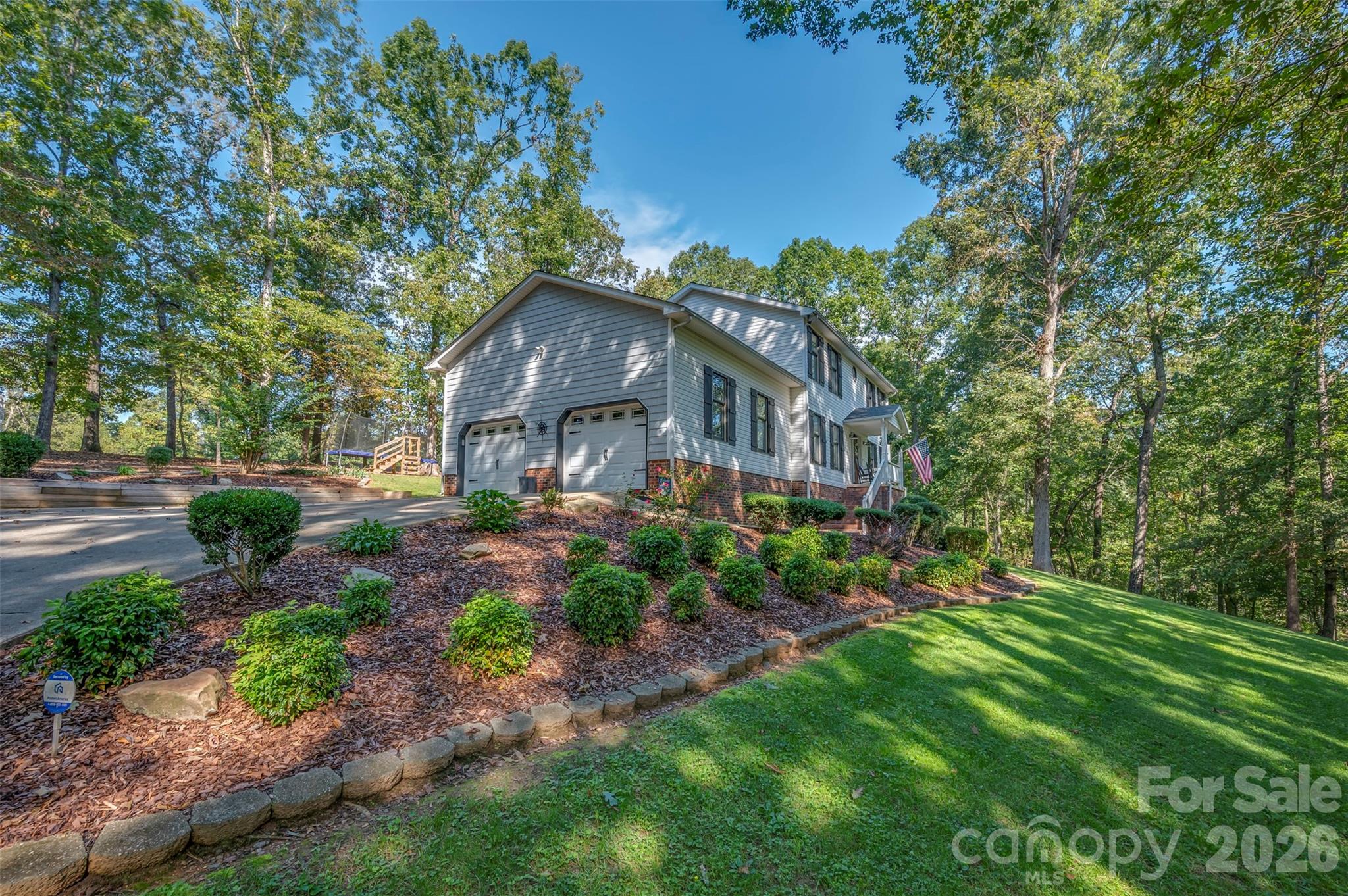 379 Moss Drive Property Photo 3