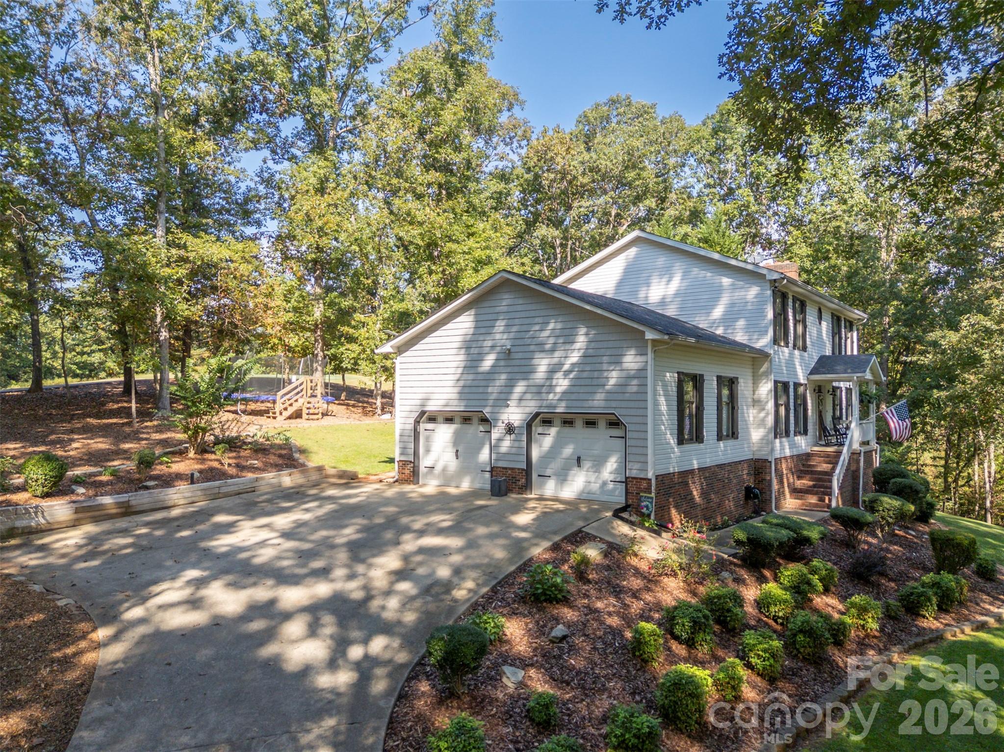 379 Moss Drive Property Photo 4