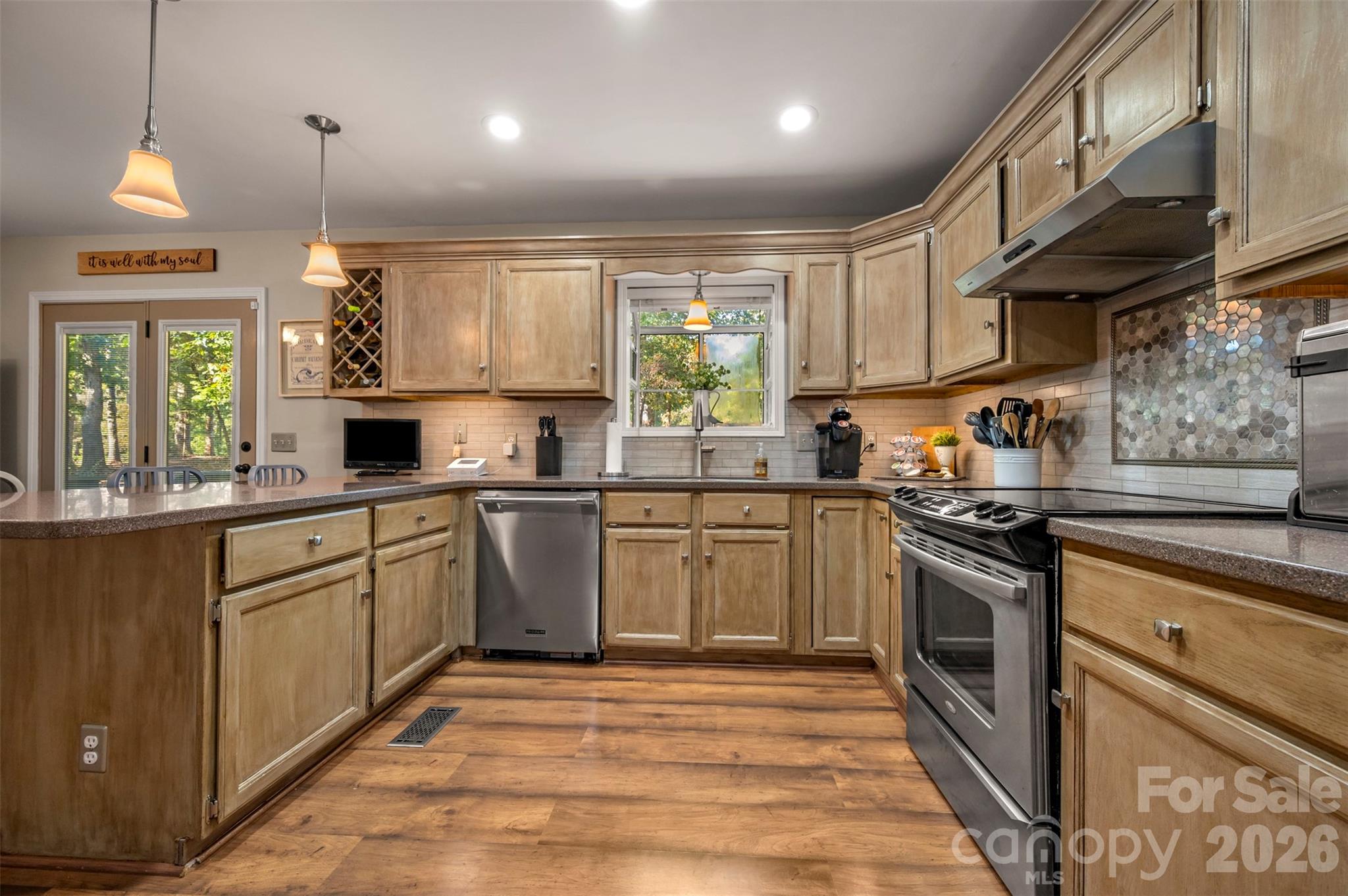 379 Moss Drive Property Photo 12