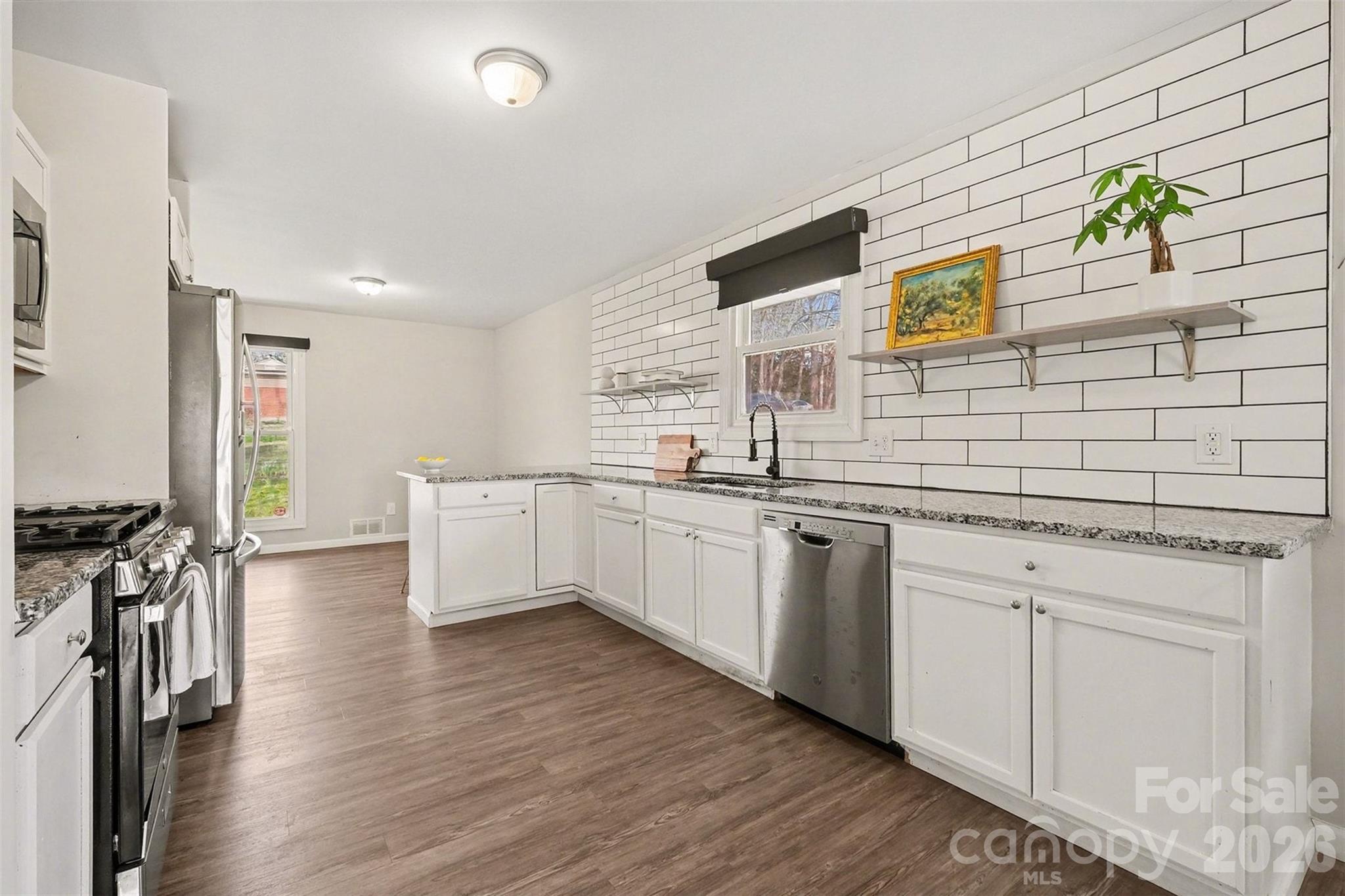 1548 Westbrook Circle Property Photo 4