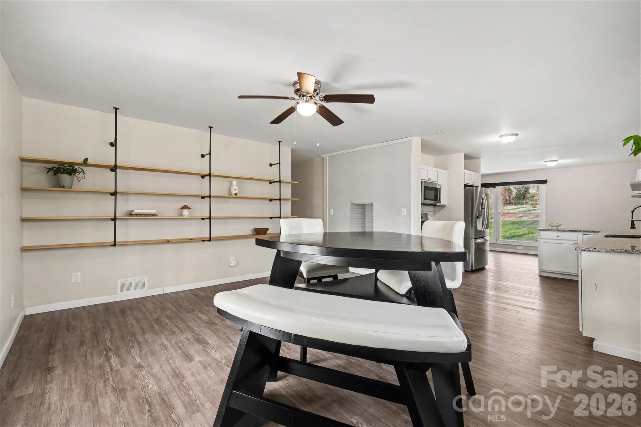 1548 Westbrook Circle Property Photo 8