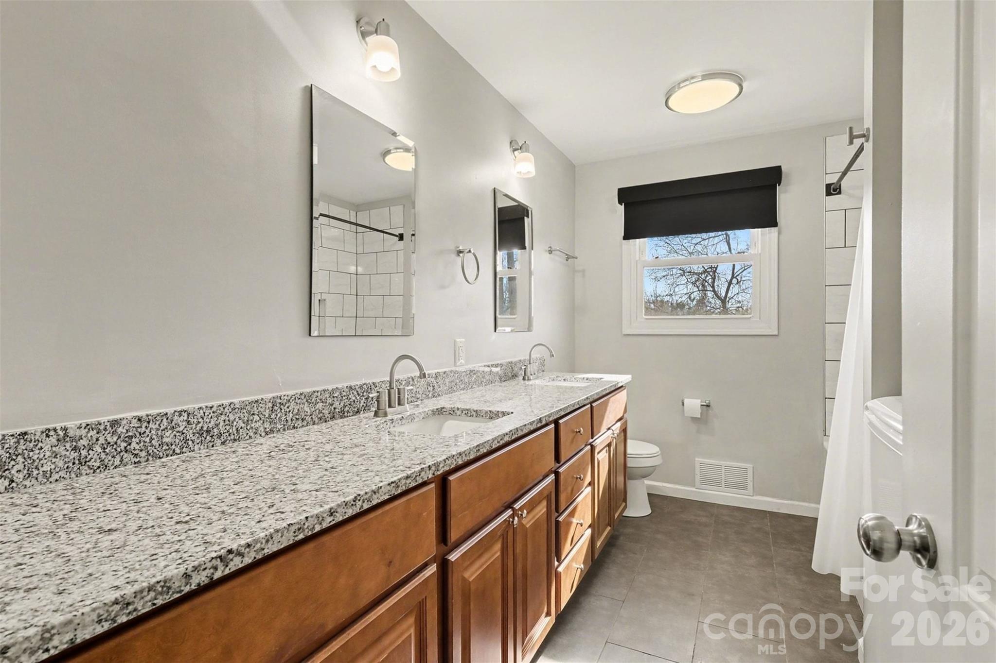 1548 Westbrook Circle Property Photo 20
