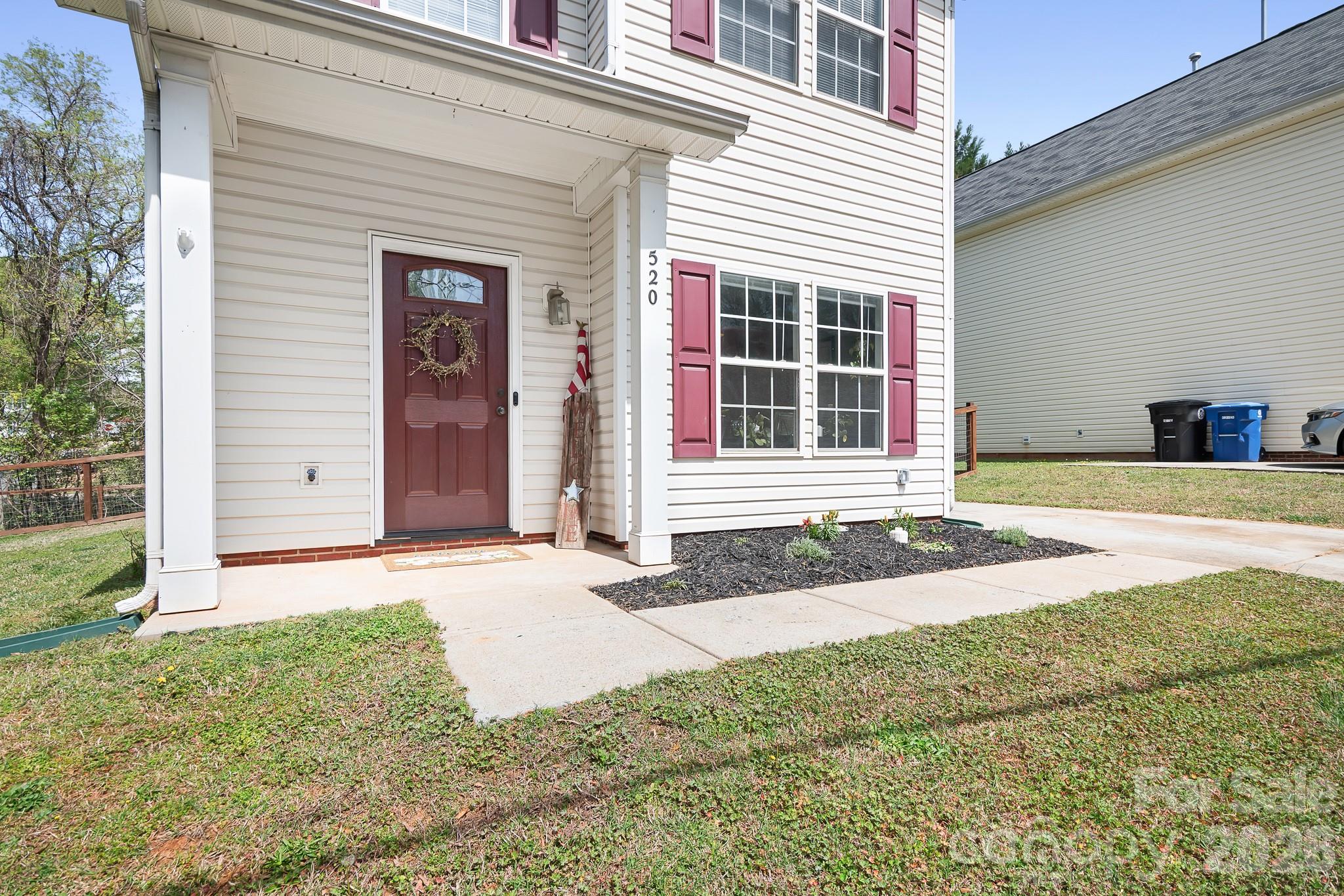 520 E Iredell Avenue Property Photo 3