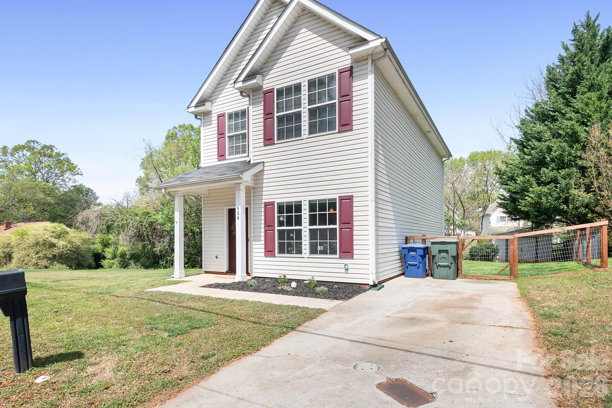 520 E Iredell Avenue Property Photo 4