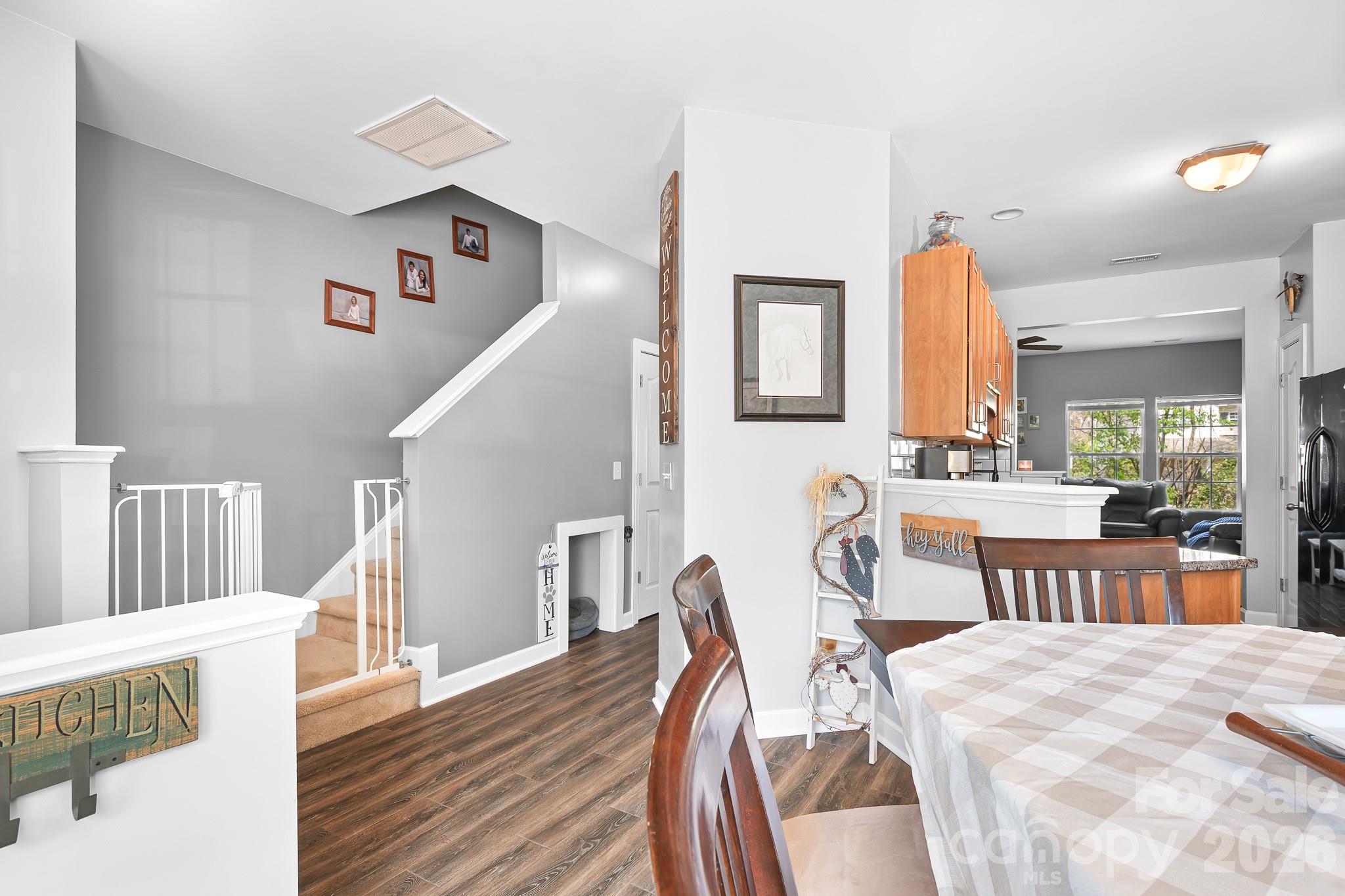 520 E Iredell Avenue Property Photo 8