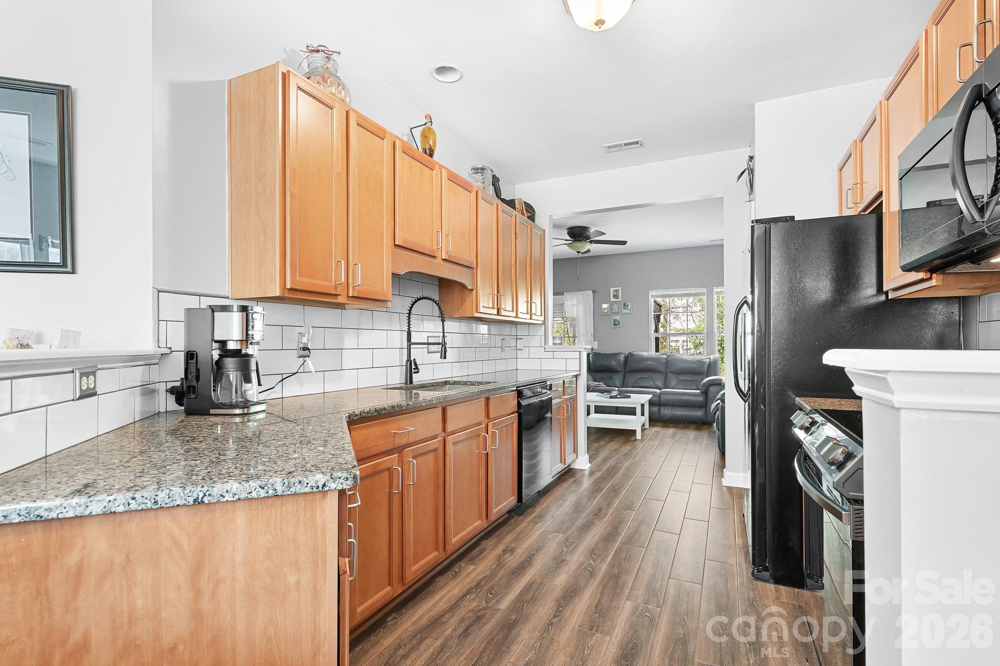520 E Iredell Avenue Property Photo 9