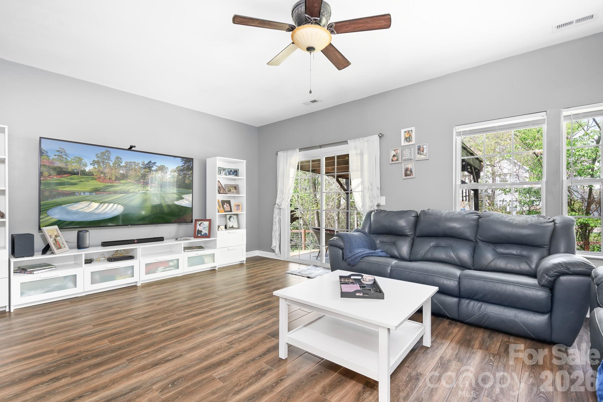 520 E Iredell Avenue Property Photo 12