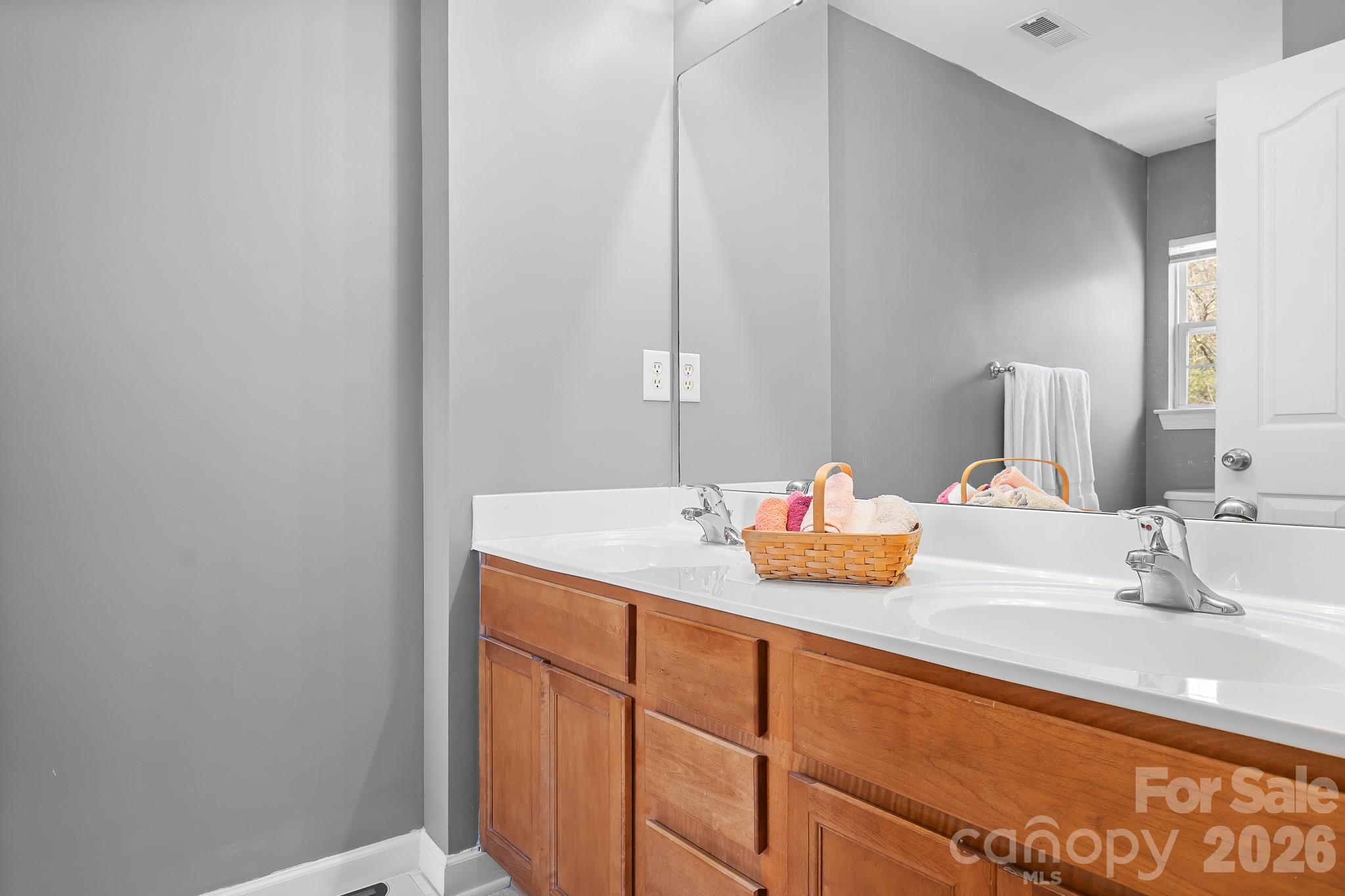 520 E Iredell Avenue Property Photo 15