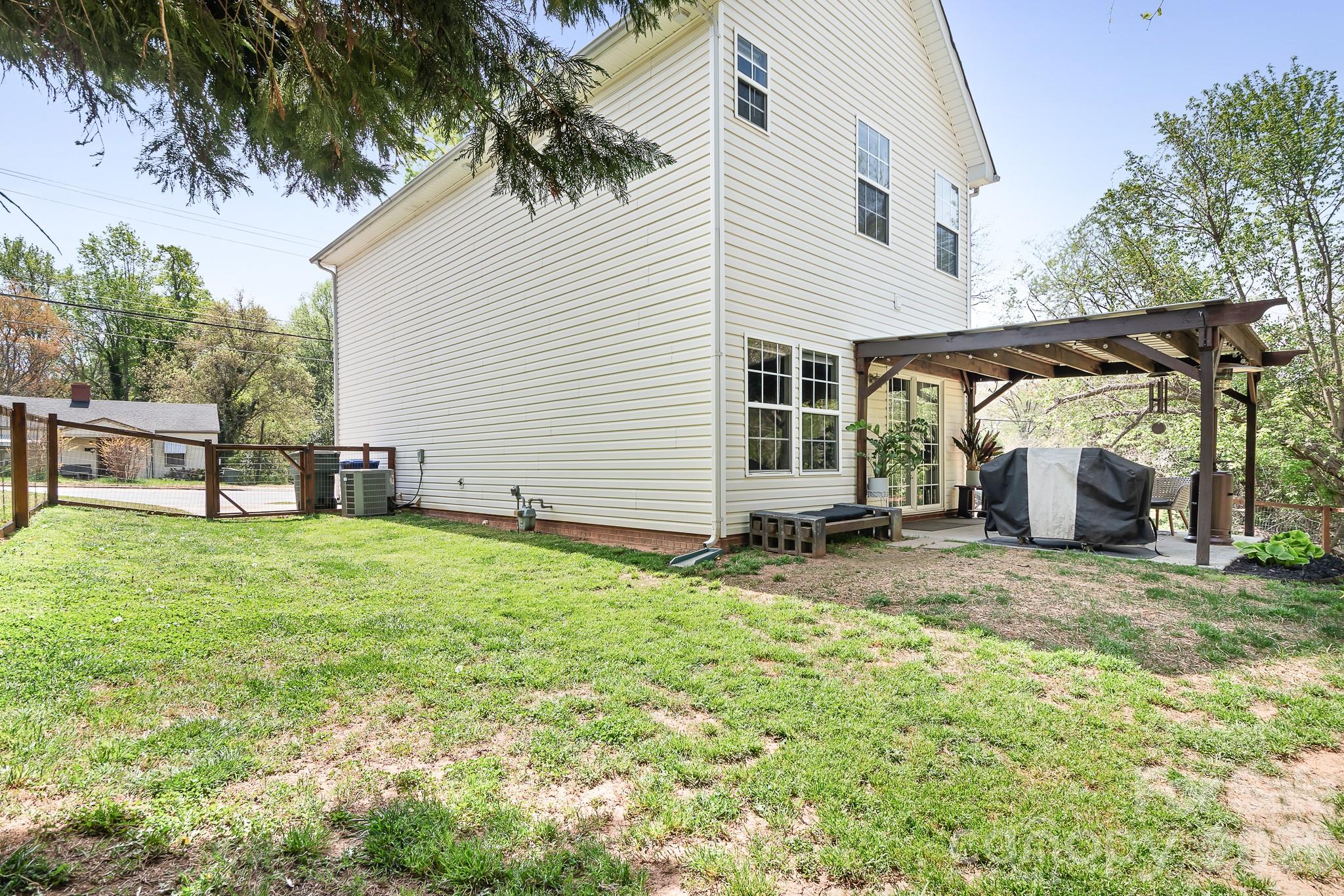 520 E Iredell Avenue Property Photo 23