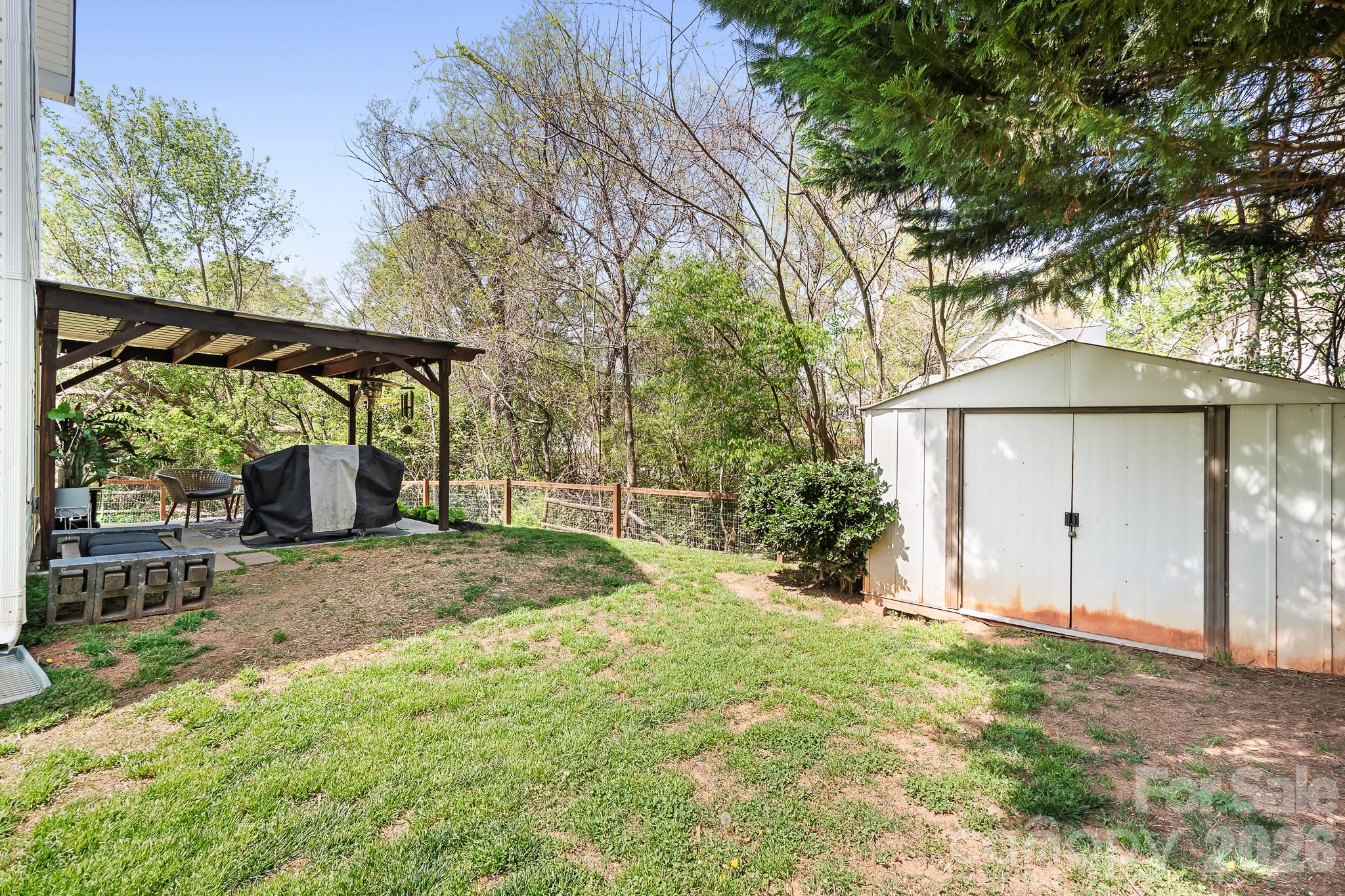 520 E Iredell Avenue Property Photo 24