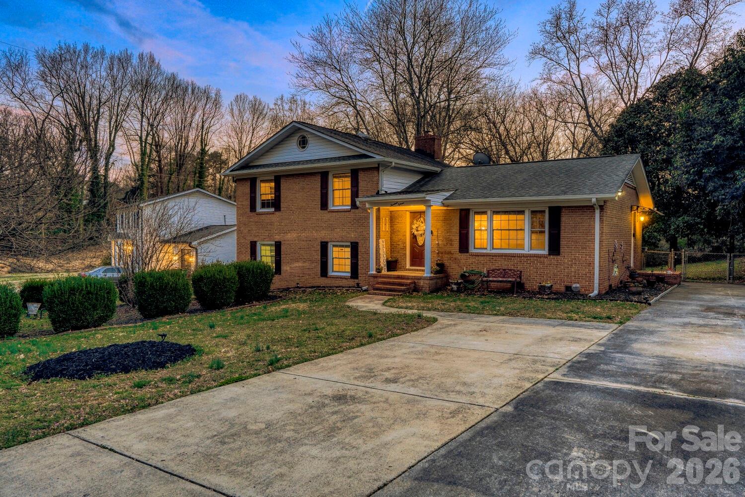 1315 Shady Bluff Drive Property Photo 2