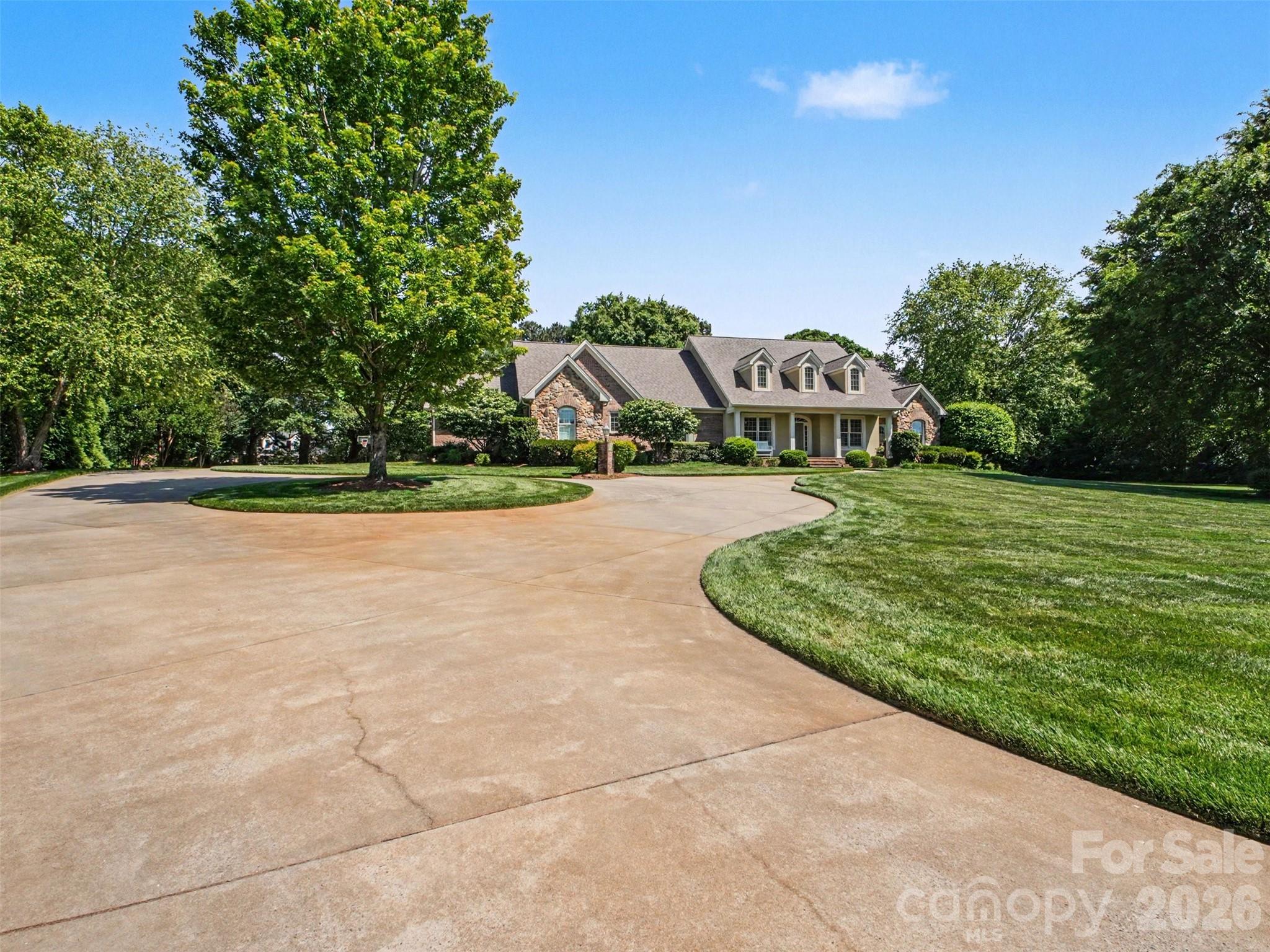 1422 Stone Gate Drive Property Photo 3