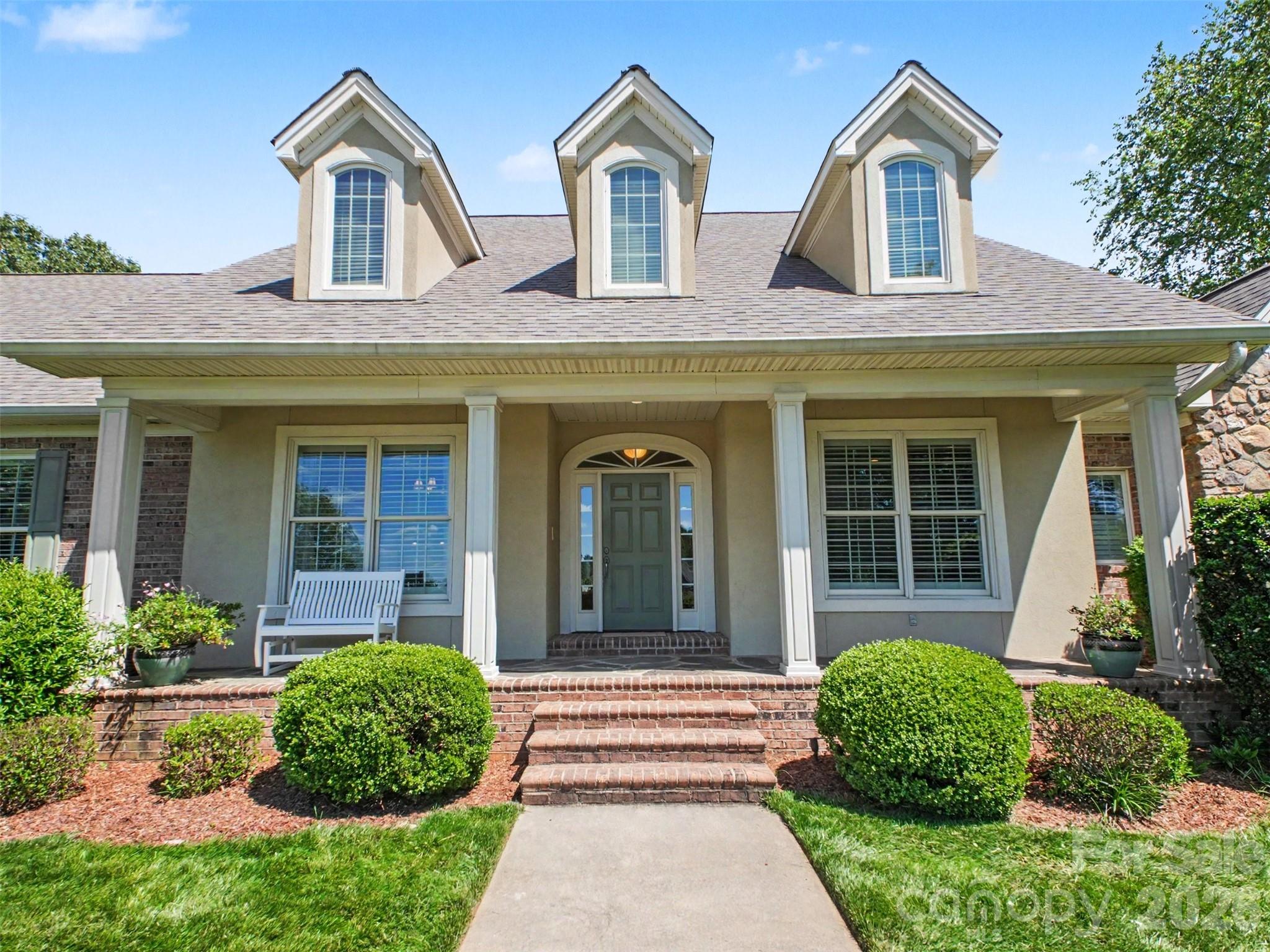 1422 Stone Gate Drive Property Photo 4