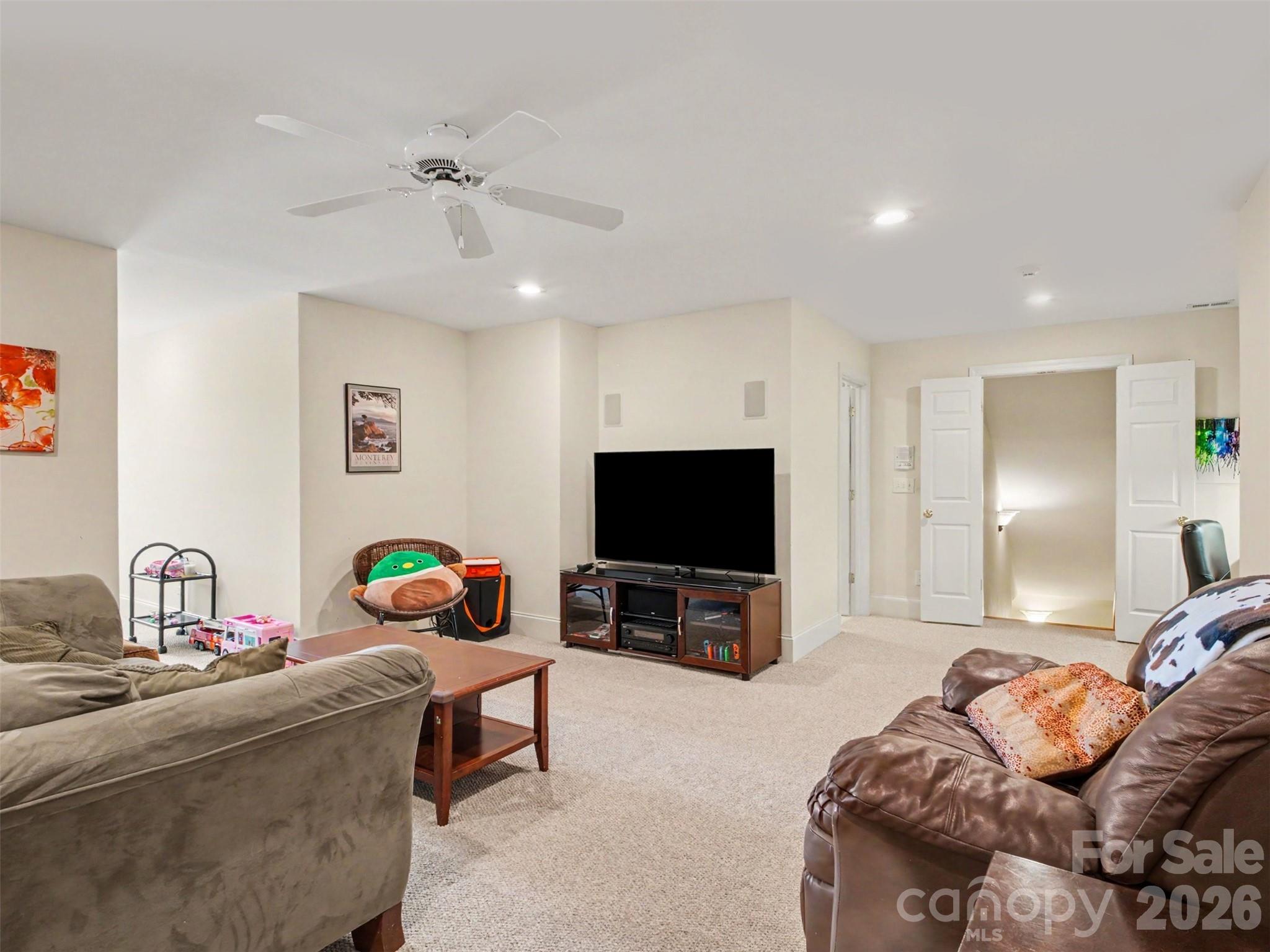 1422 Stone Gate Drive Property Photo 37