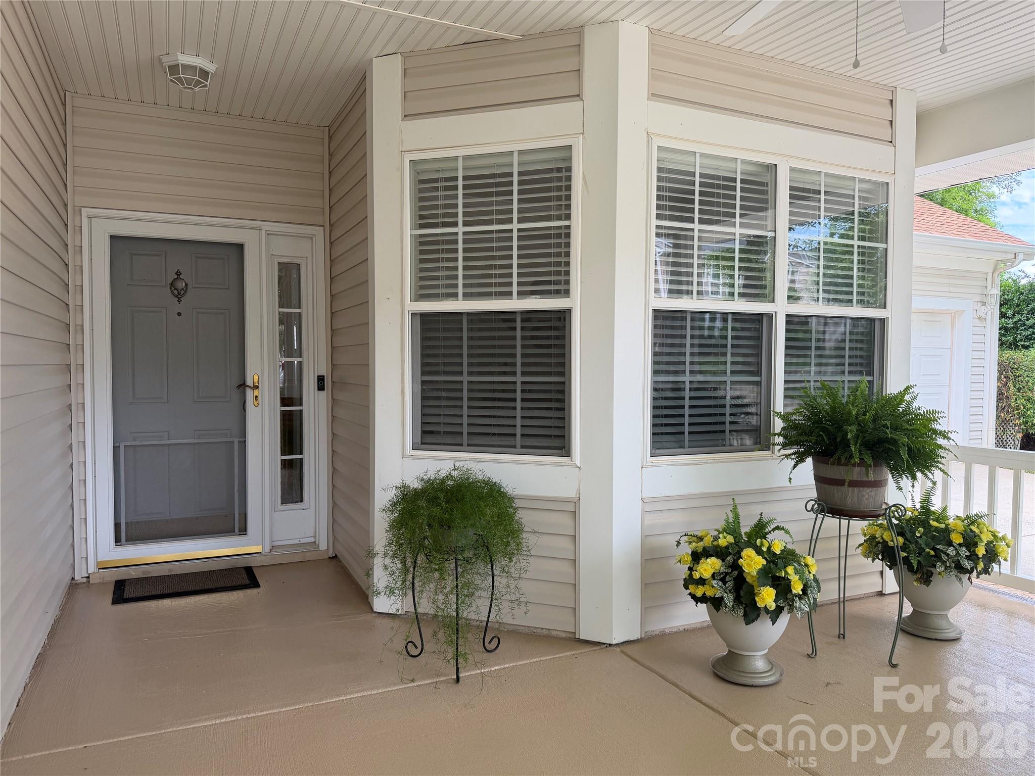 6855 Colonial Garden Drive Property Photo 2