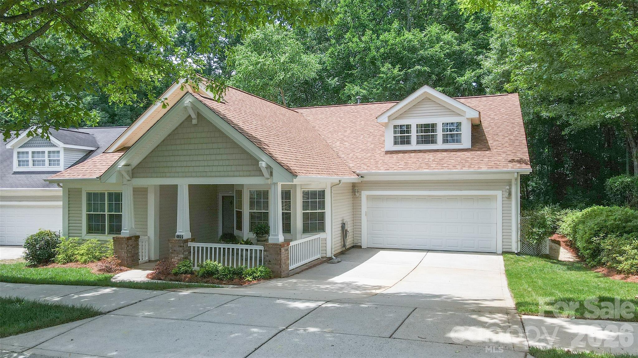 6855 Colonial Garden Drive Property Photo 2