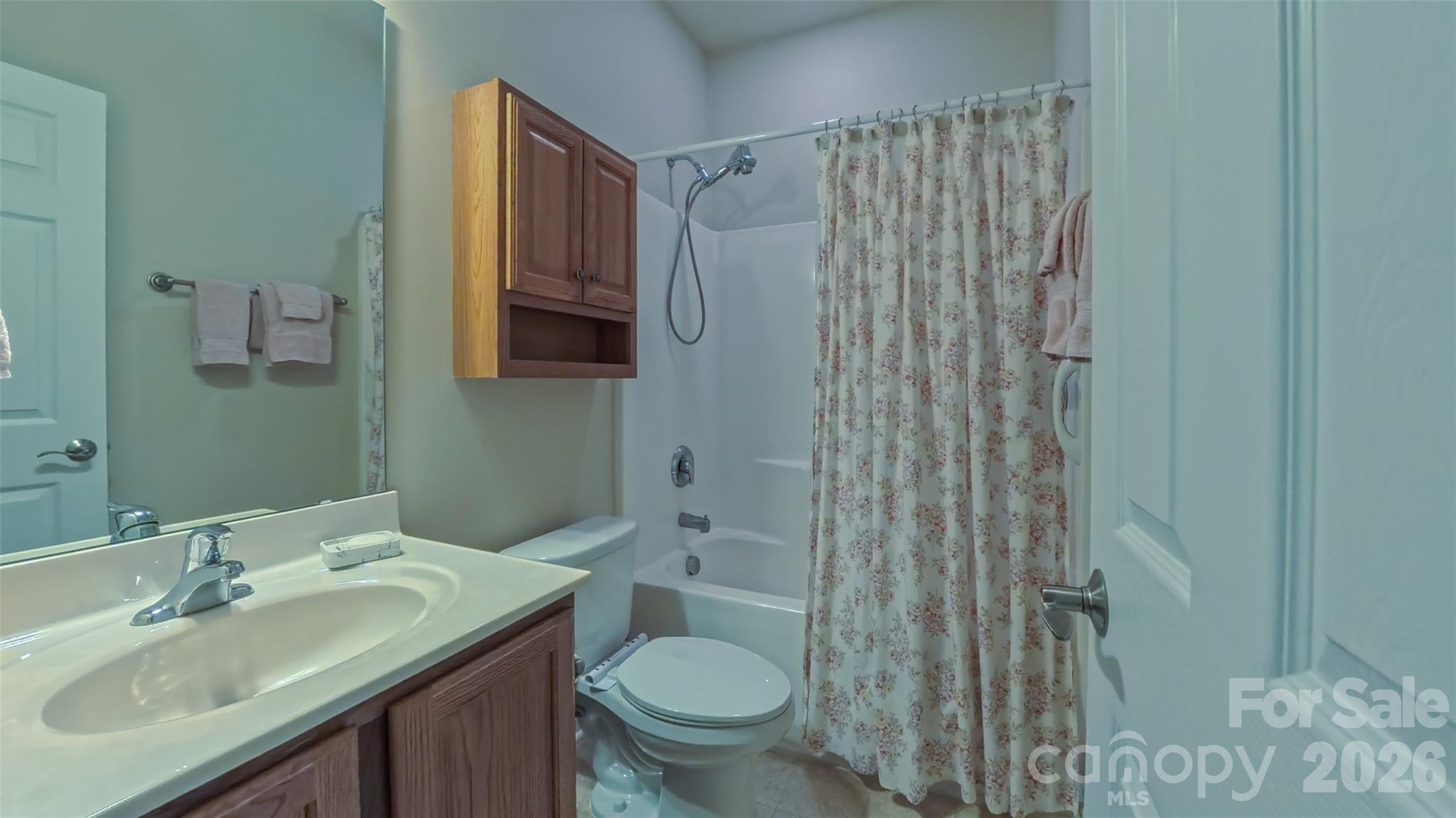6855 Colonial Garden Drive Property Photo 8