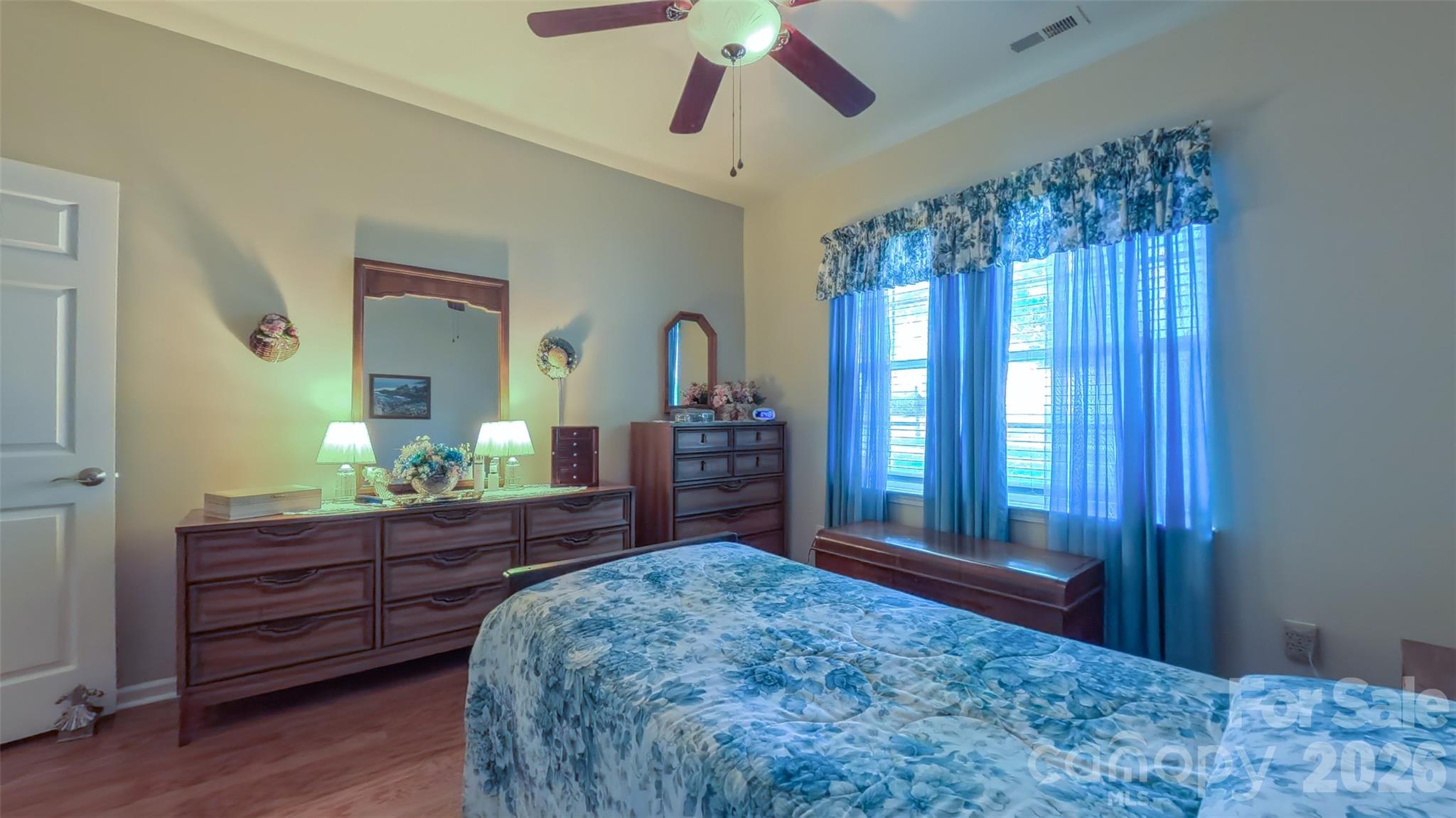 6855 Colonial Garden Drive Property Photo 8