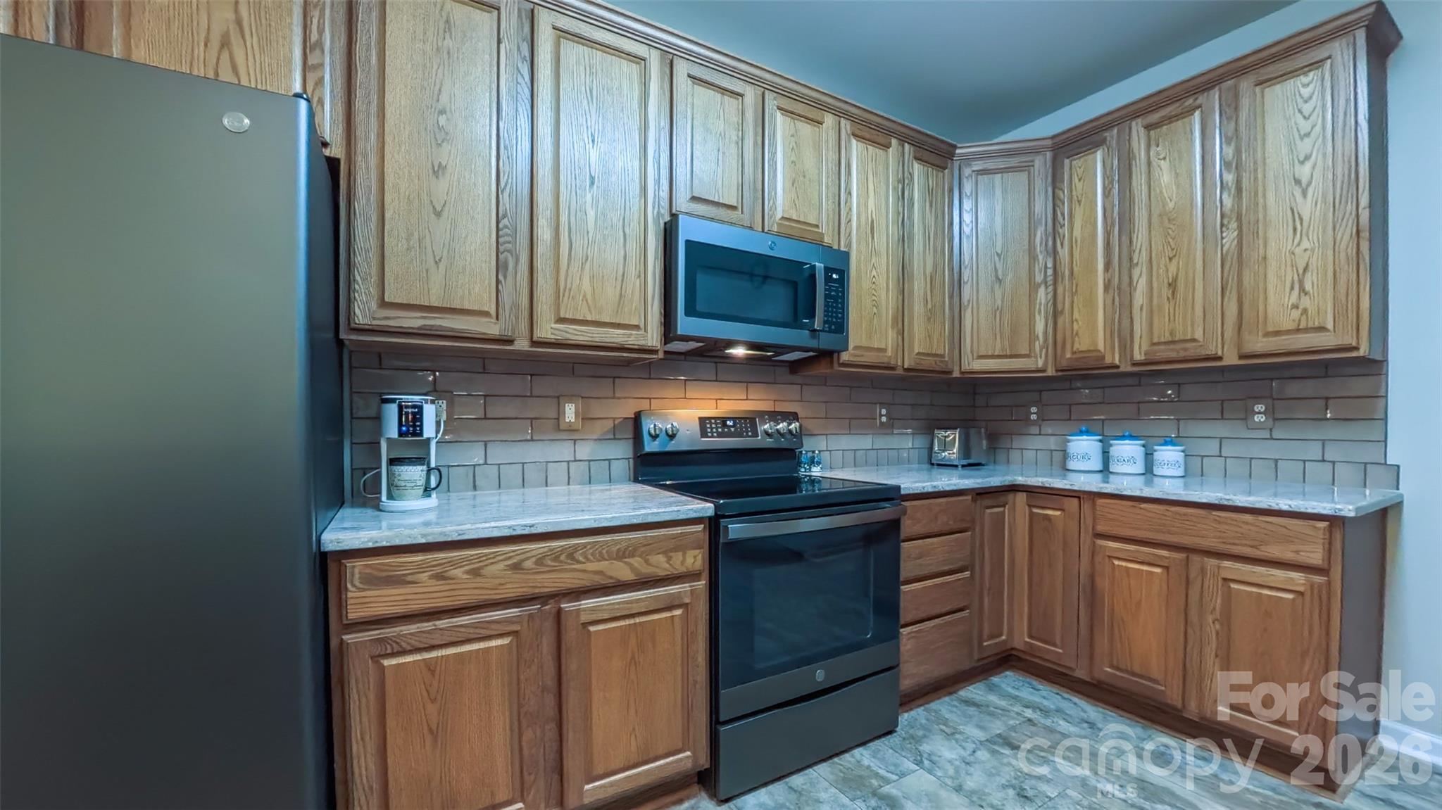 6855 Colonial Garden Drive Property Photo 17