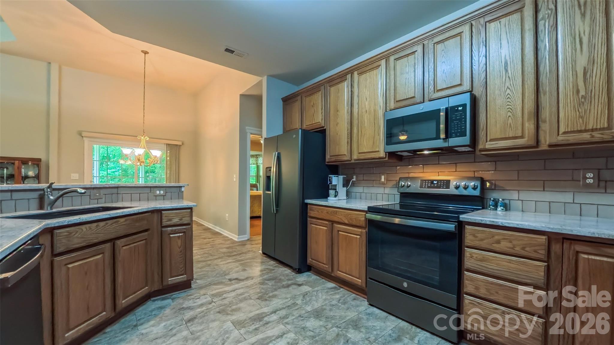 6855 Colonial Garden Drive Property Photo 18