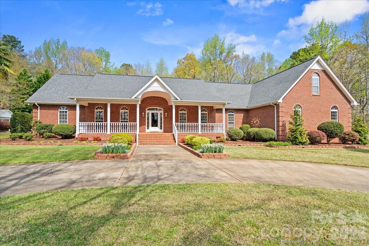 299 Fairway Lane Property Photo 1