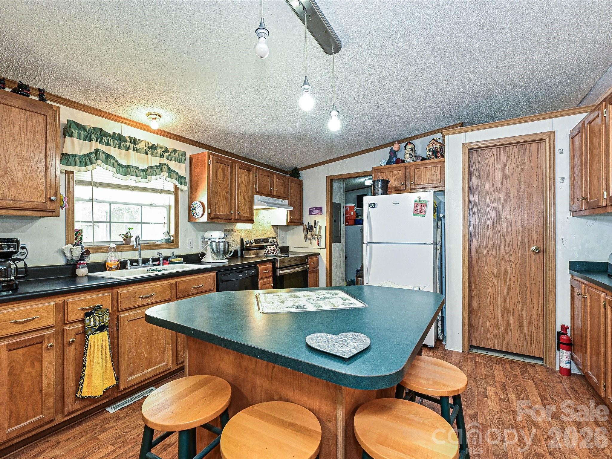 9836 Southwinds Drive Property Photo 6