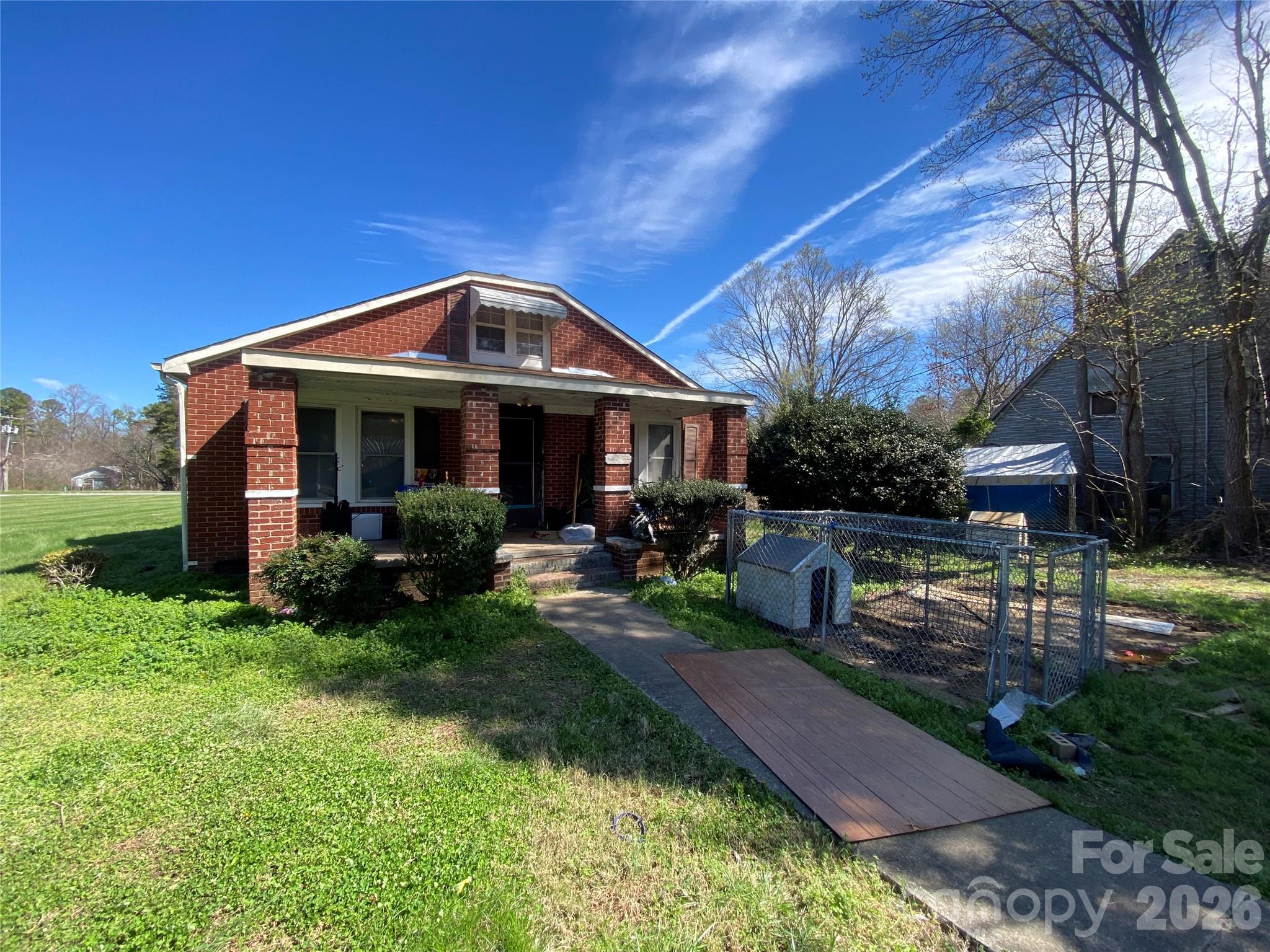 705 E Main Street Property Photo 1