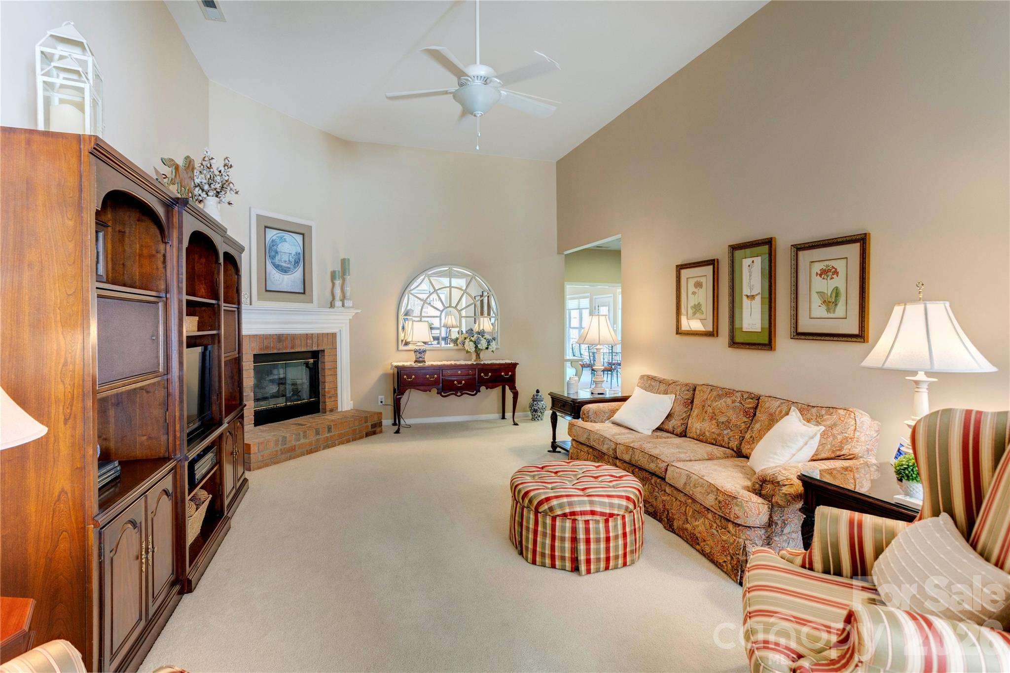 580 Gatsby Place Property Photo 4