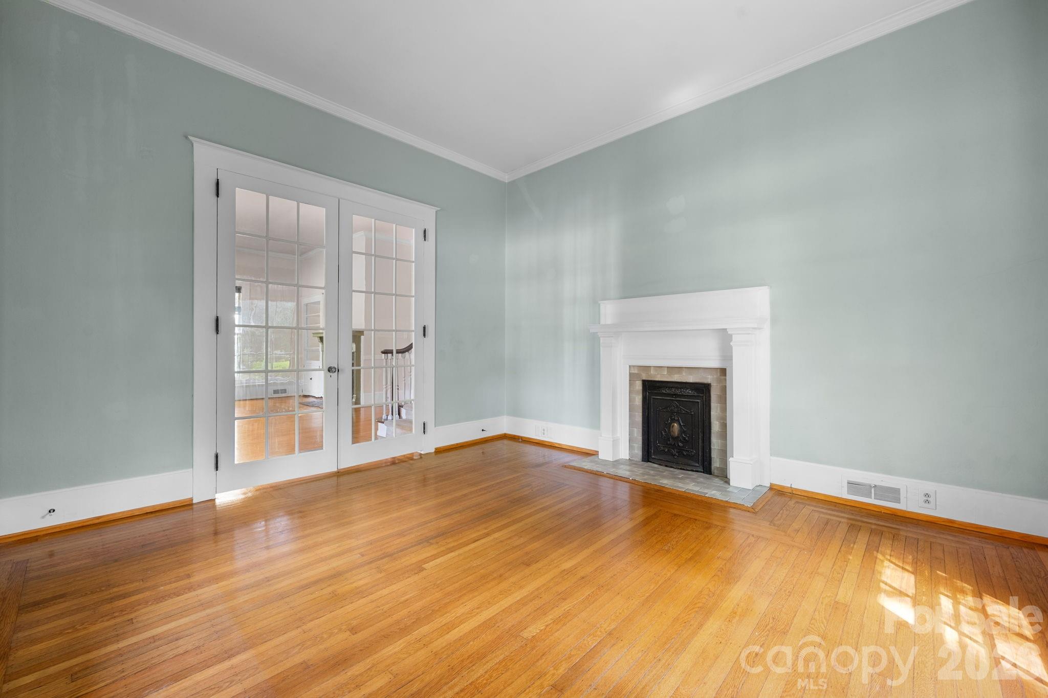 130 N Mulberry Street Property Photo 7