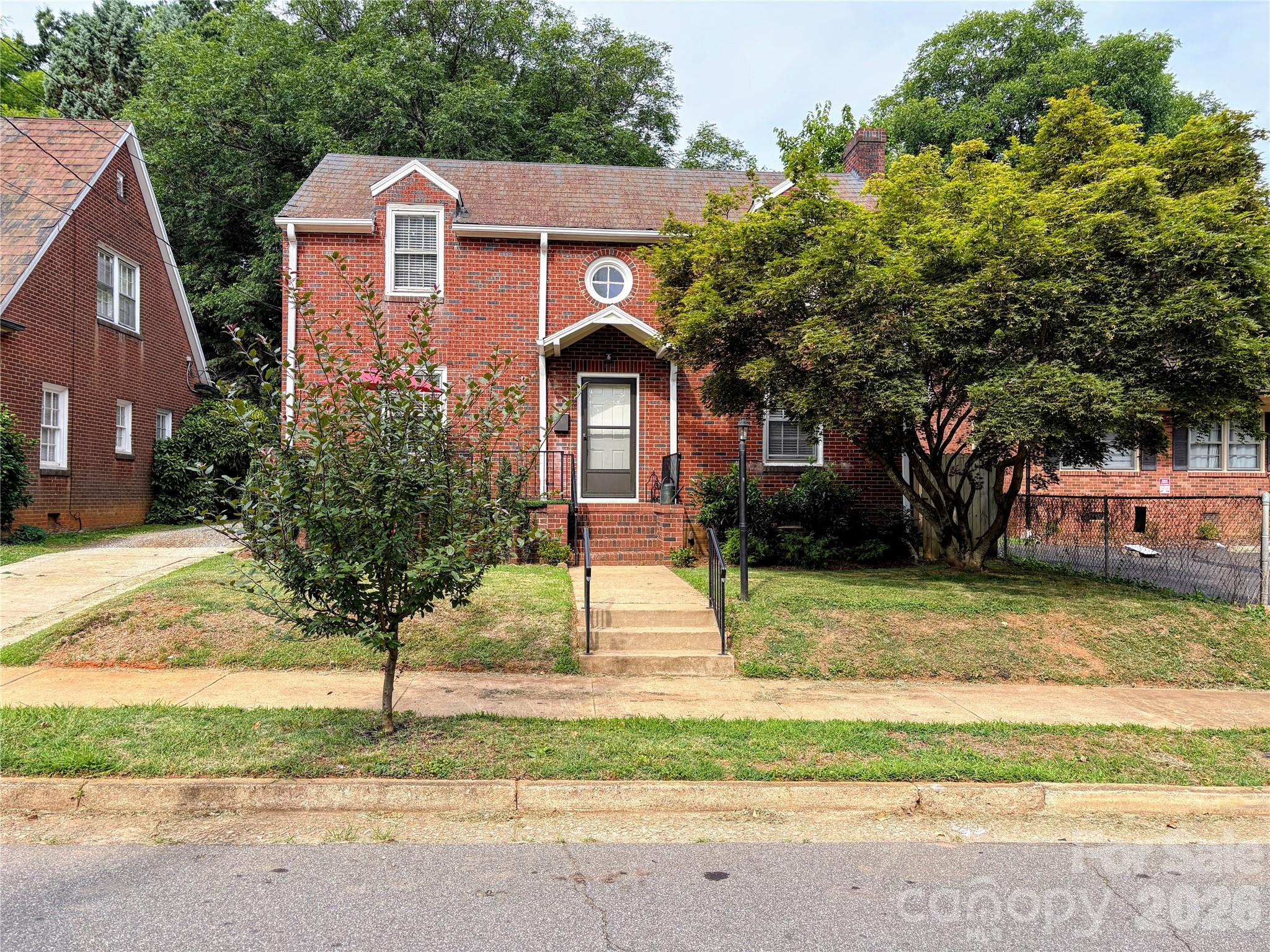 416 S Race Street Property Photo 3