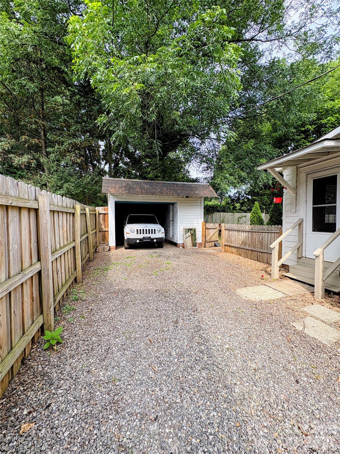 416 S Race Street Property Photo 4