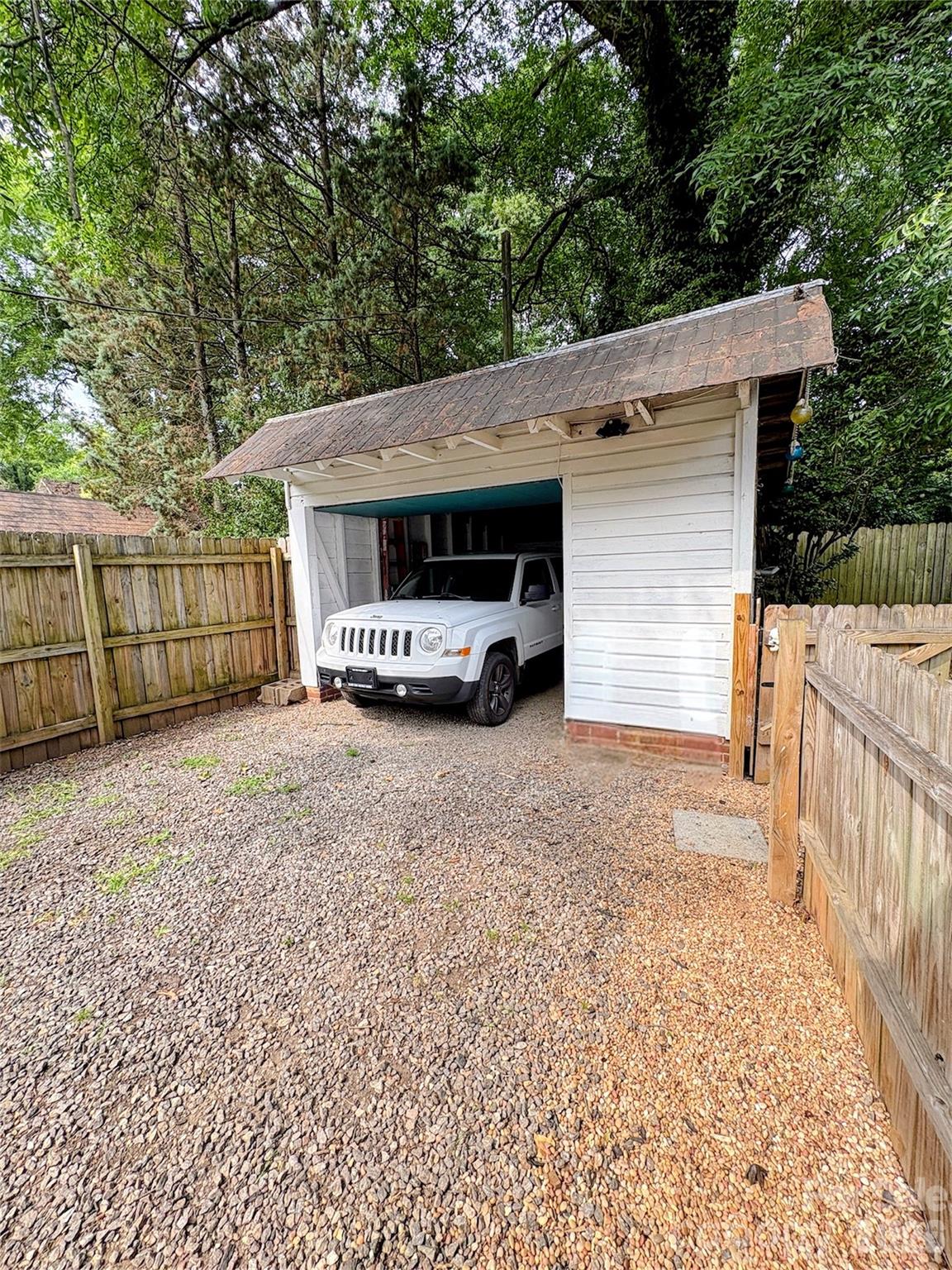 416 S Race Street Property Photo 7