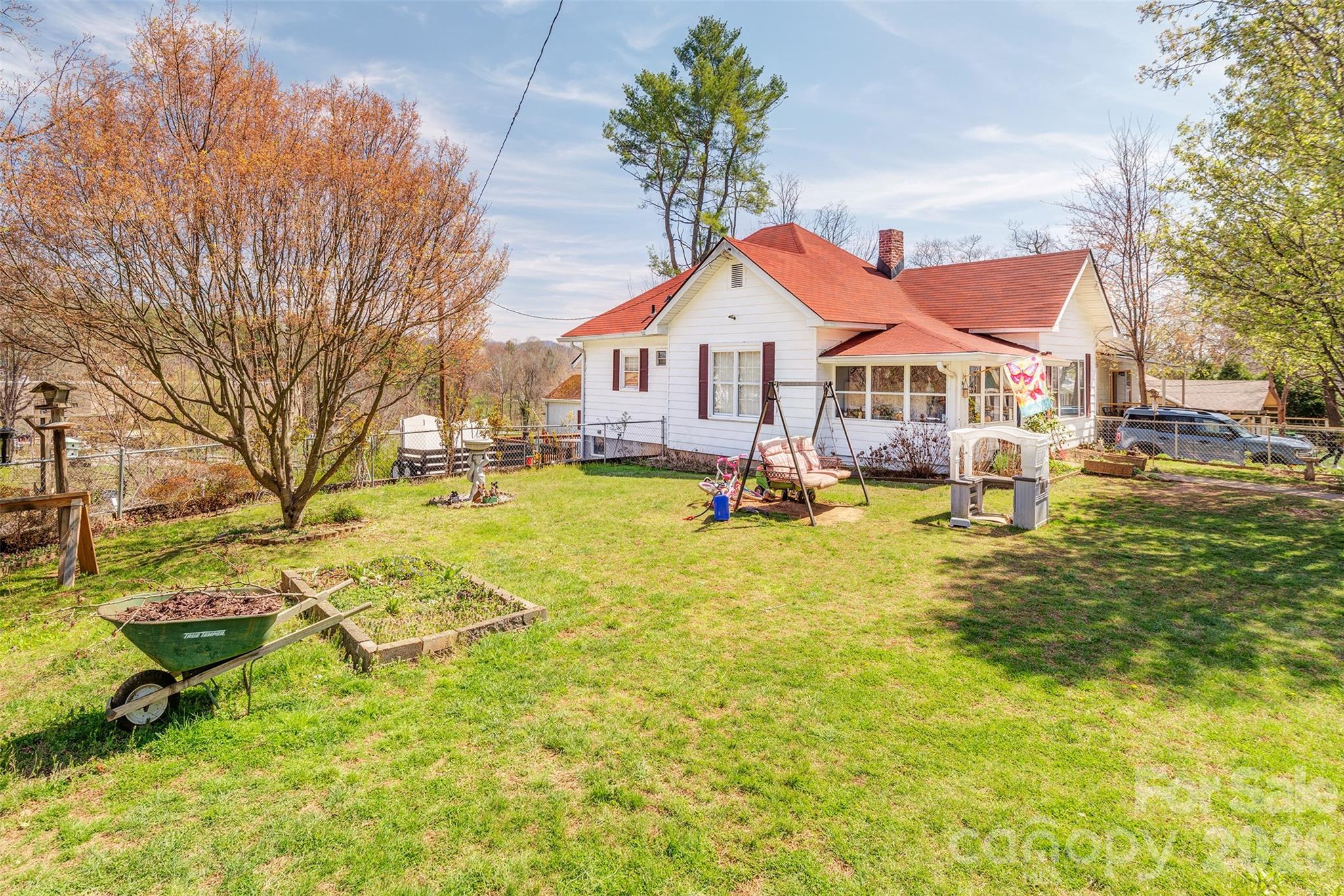 84 Swannanoa Avenue Property Photo 2
