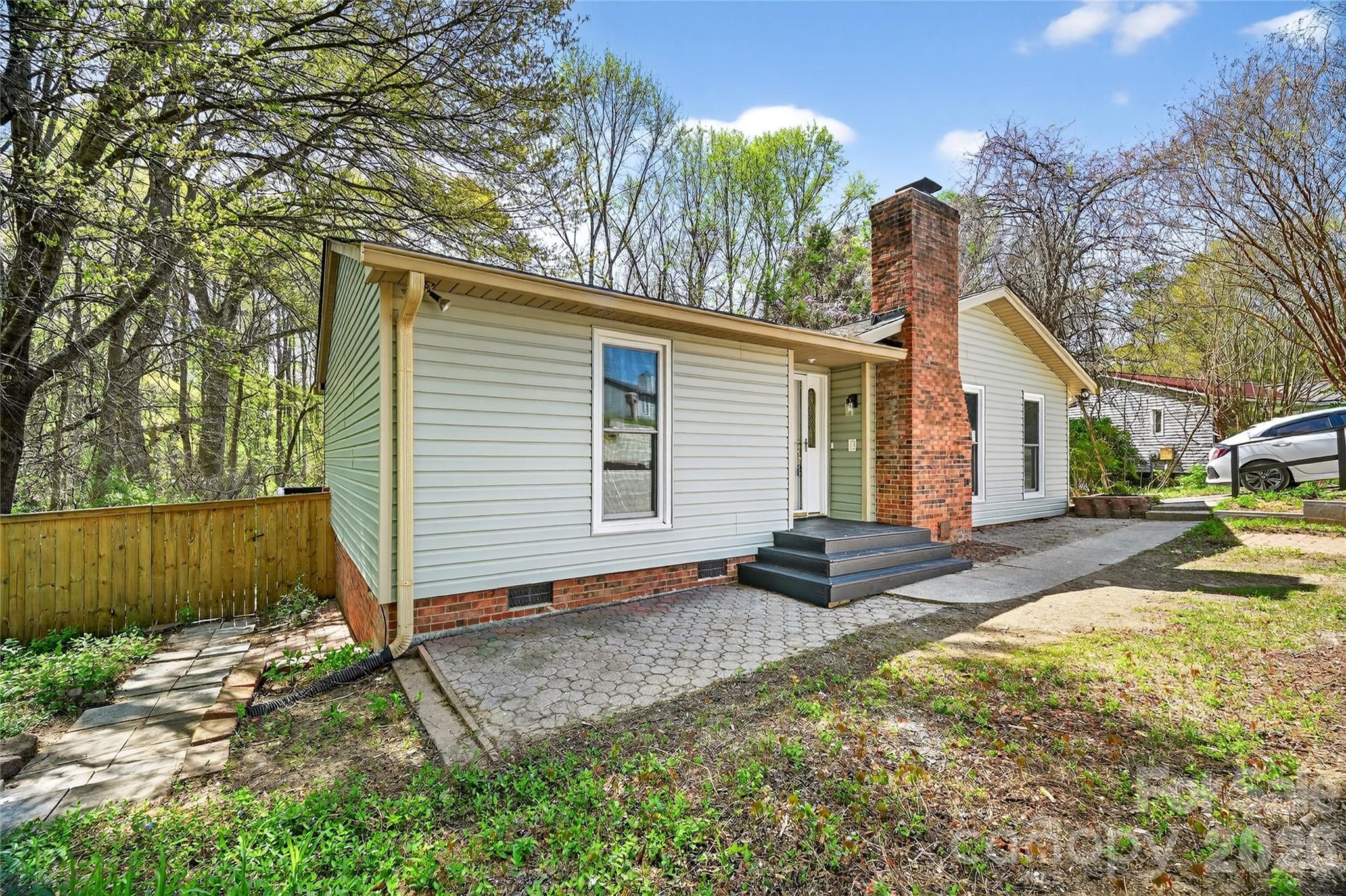 1919 Oak Hollow Road Property Photo 7