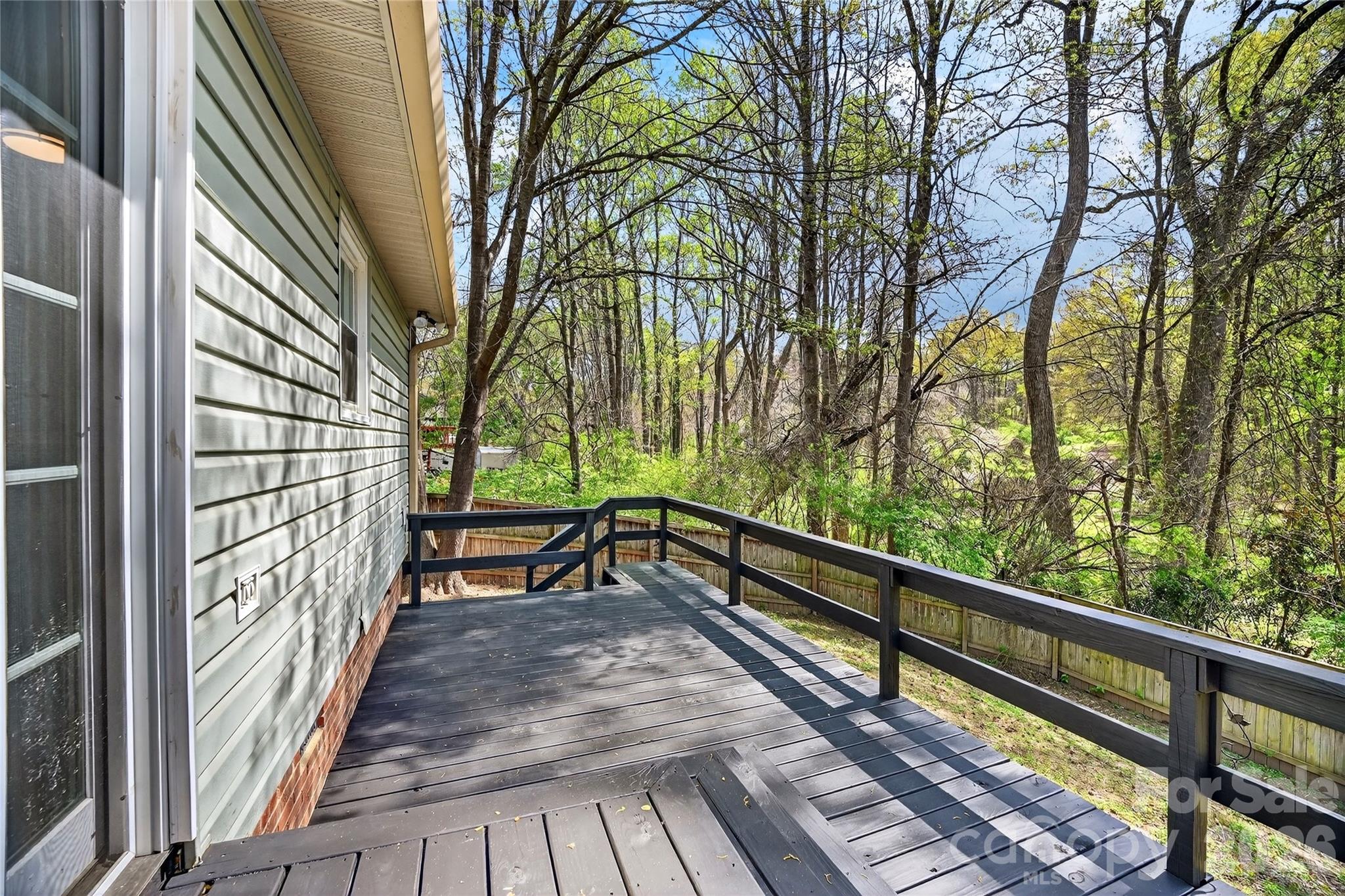 1919 Oak Hollow Road Property Photo 8
