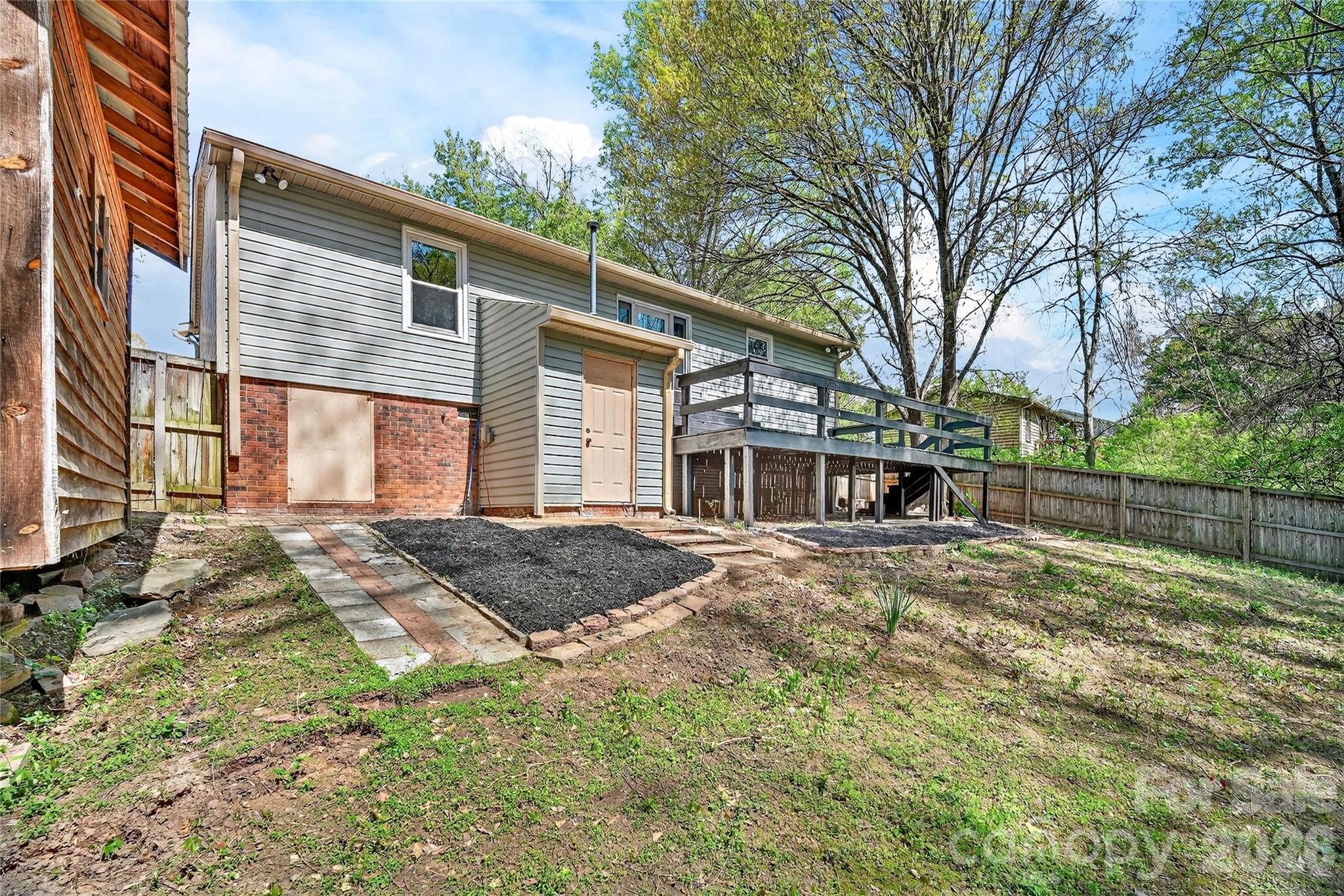 1919 Oak Hollow Road Property Photo 30