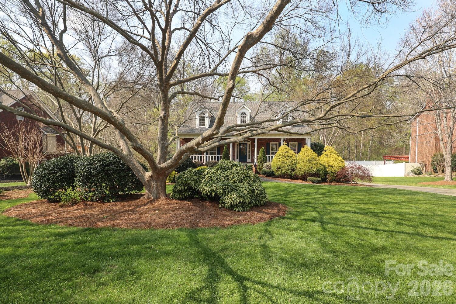 1406 Woodhurst Drive Property Photo 3